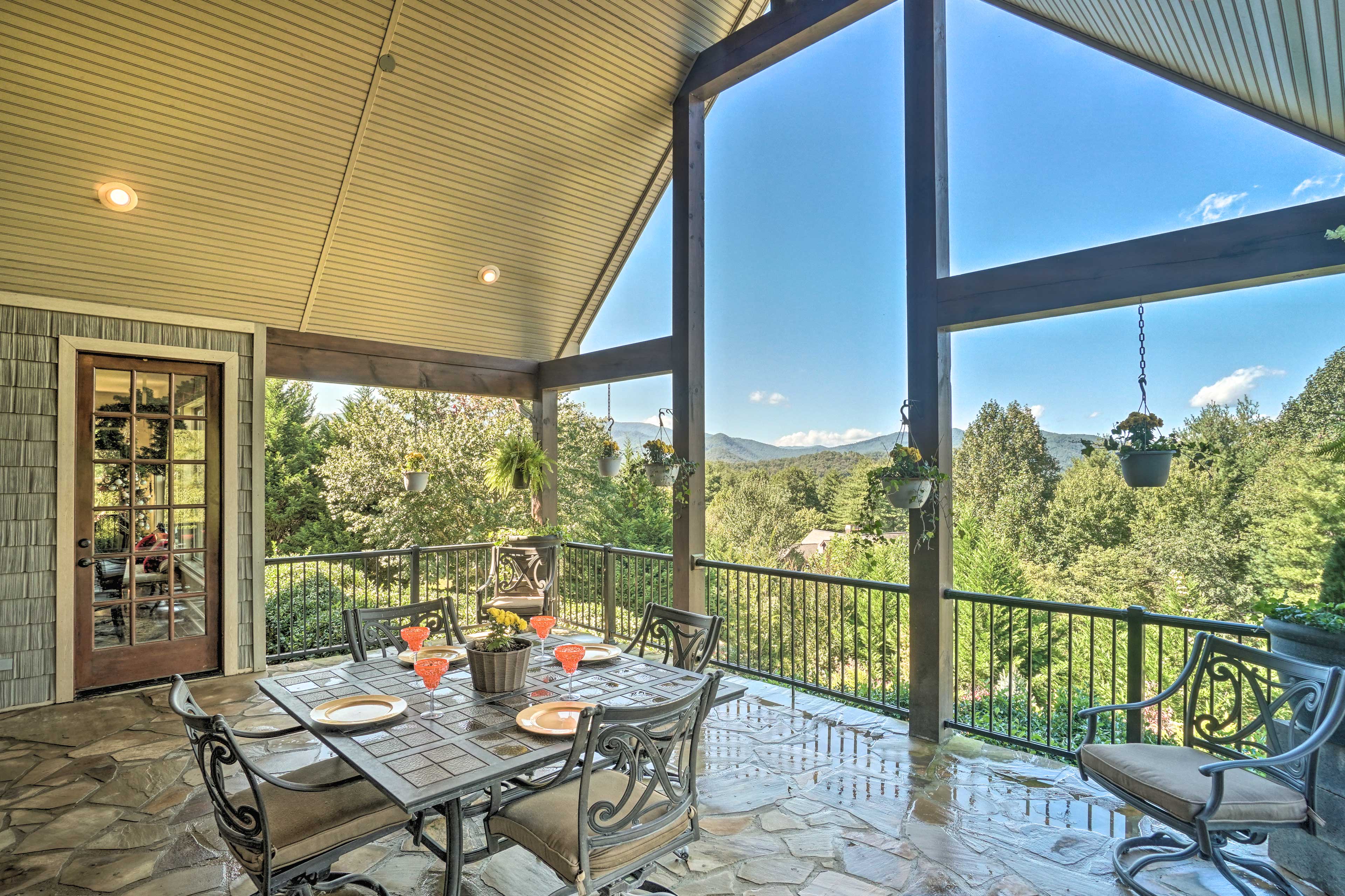 Upscale Mountain Escape w/ View, 10 Mi to Dwtn!