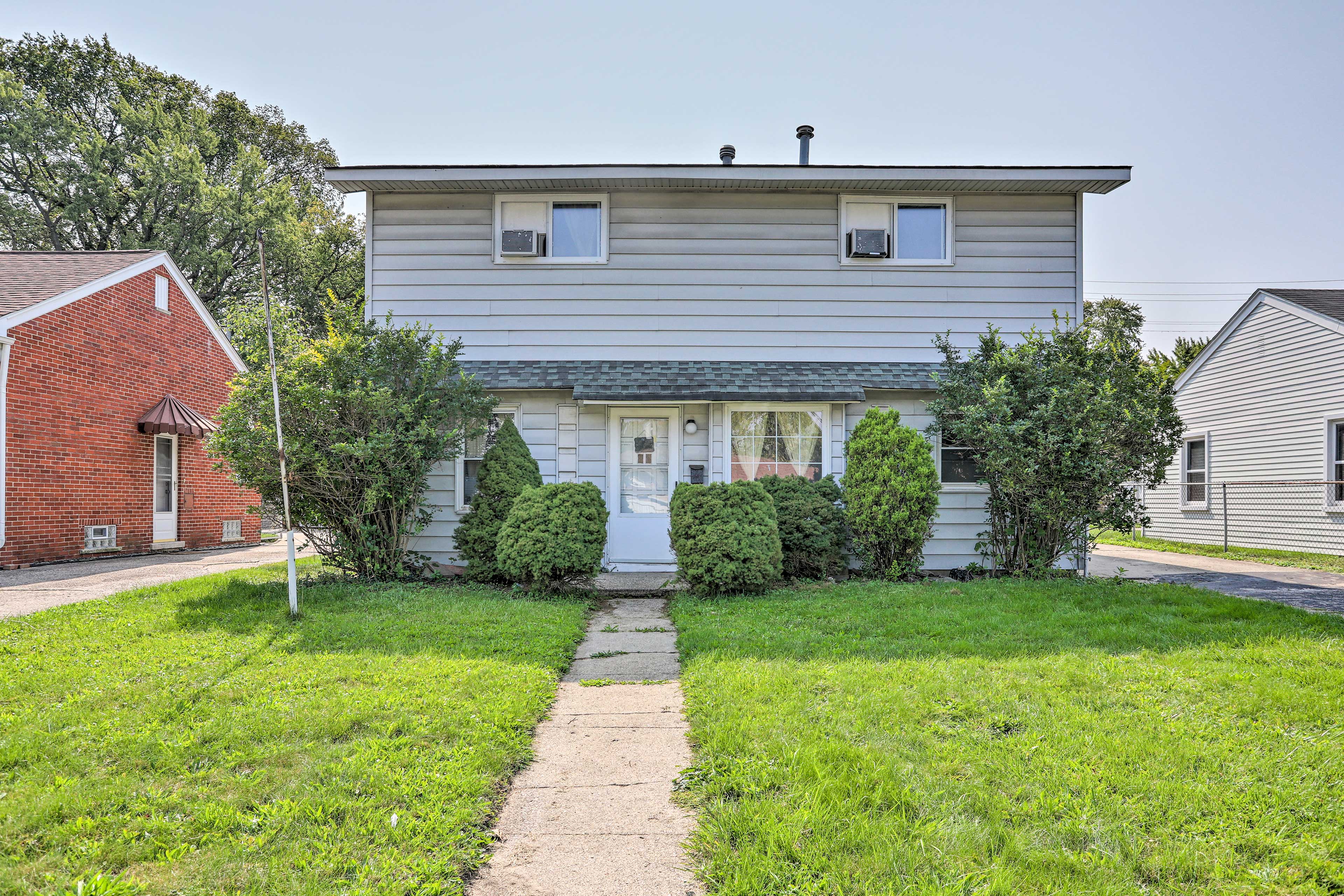 Duplex Exterior | Back Unit | 2 Exterior Security Cameras