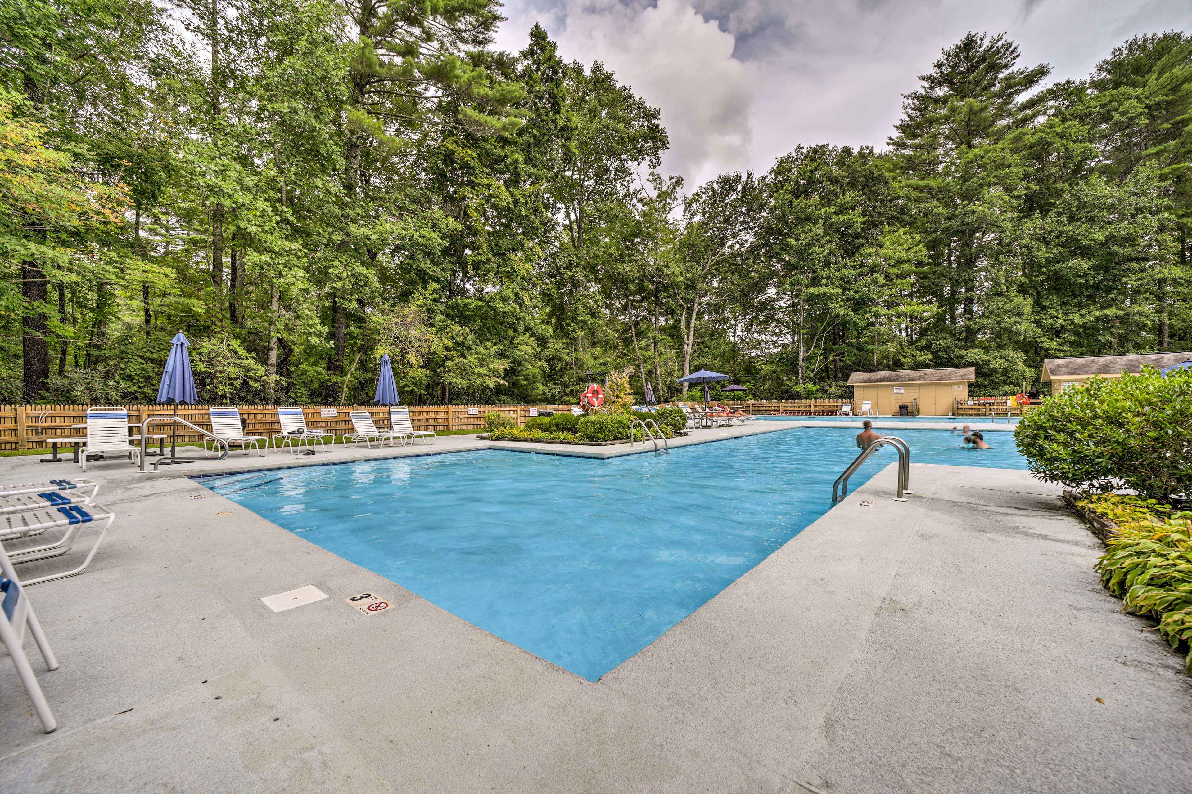 Community Amenities | Outdoor Pool