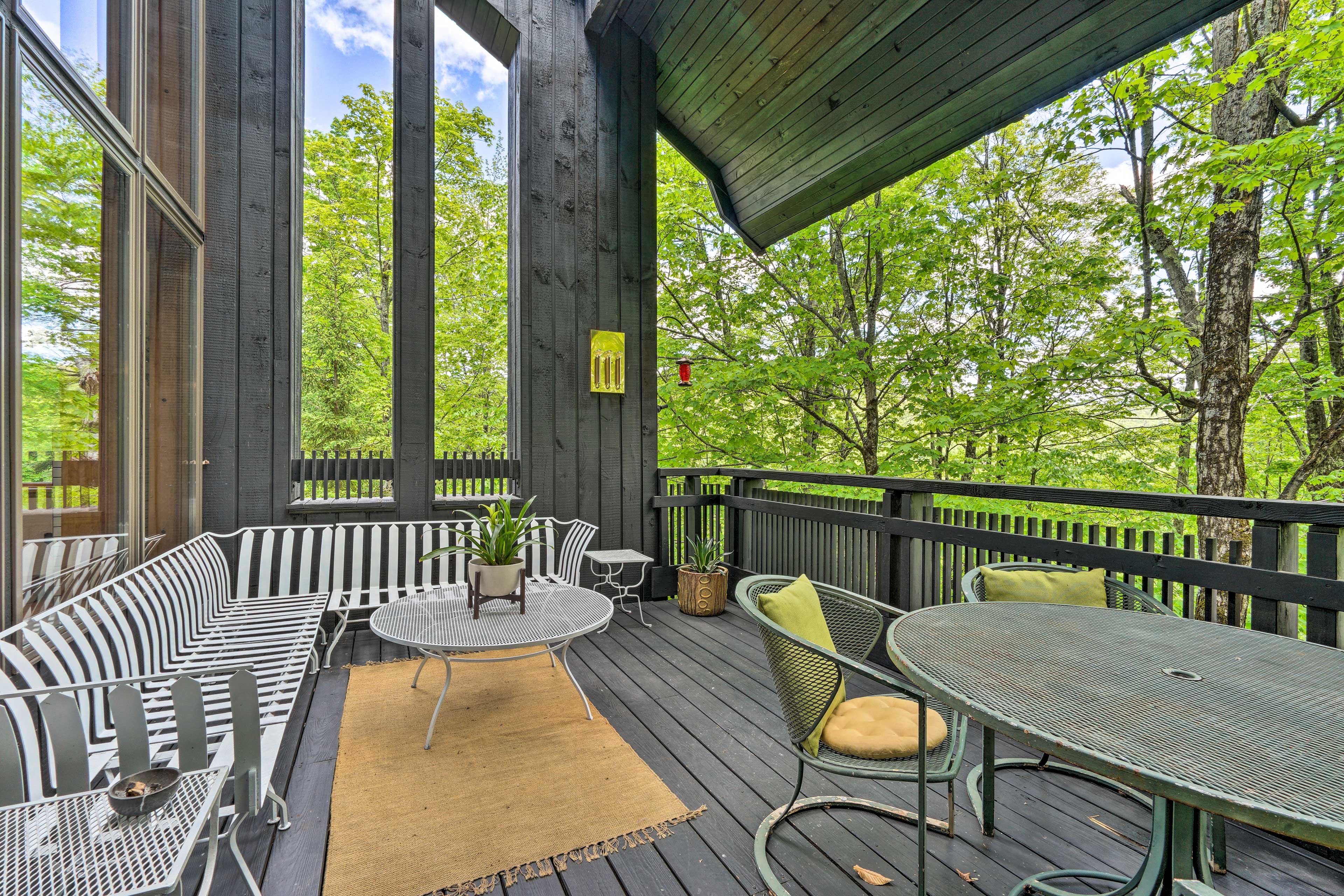 Peaceful Location | 3rd Floor Furnished Deck