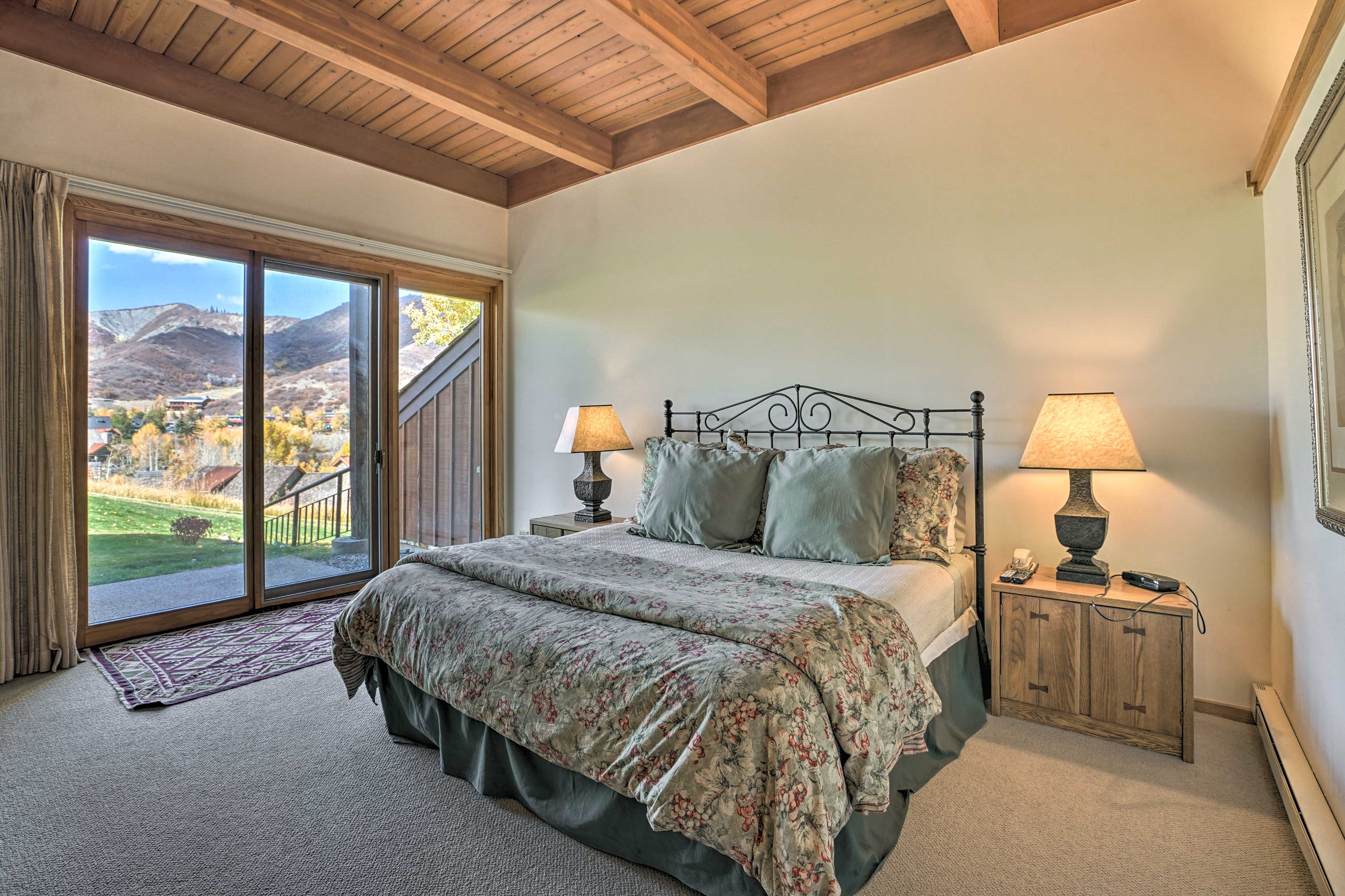 Main Bedroom | King Bed | Mt. Daly Views