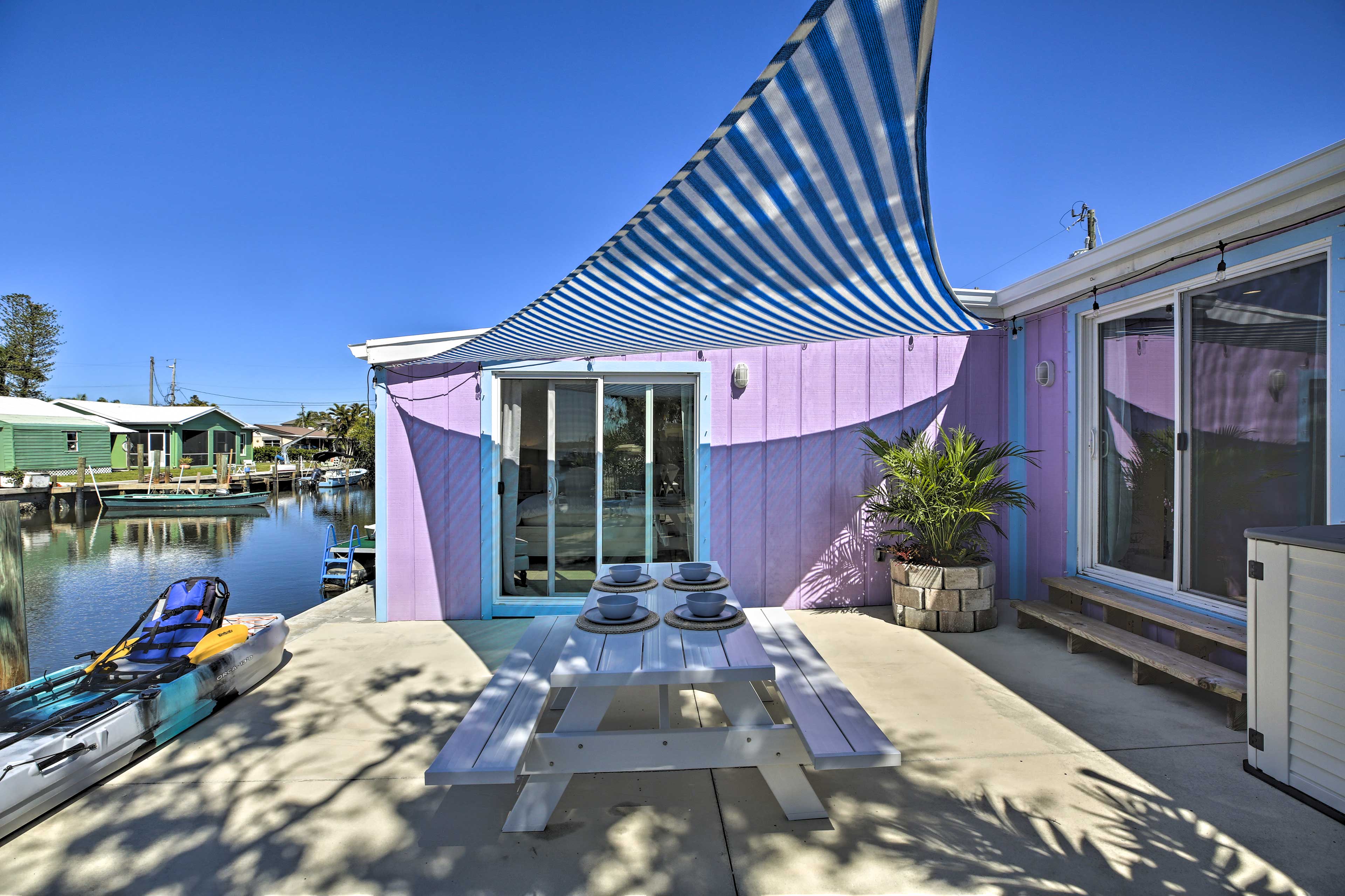 Outdoor Living Area | Shaded Outdoor Dining