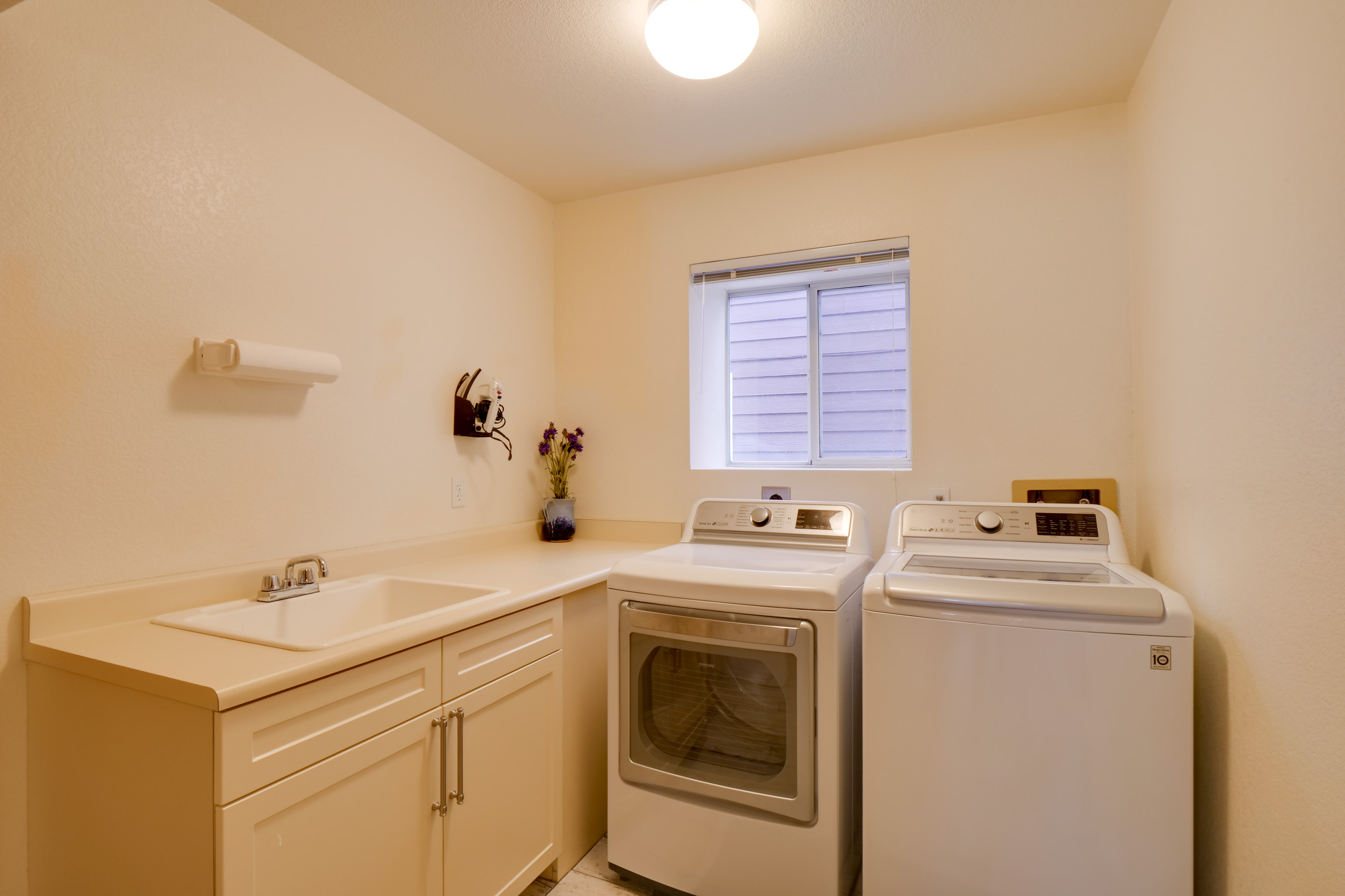 Laundry Room | Washer & Dryer