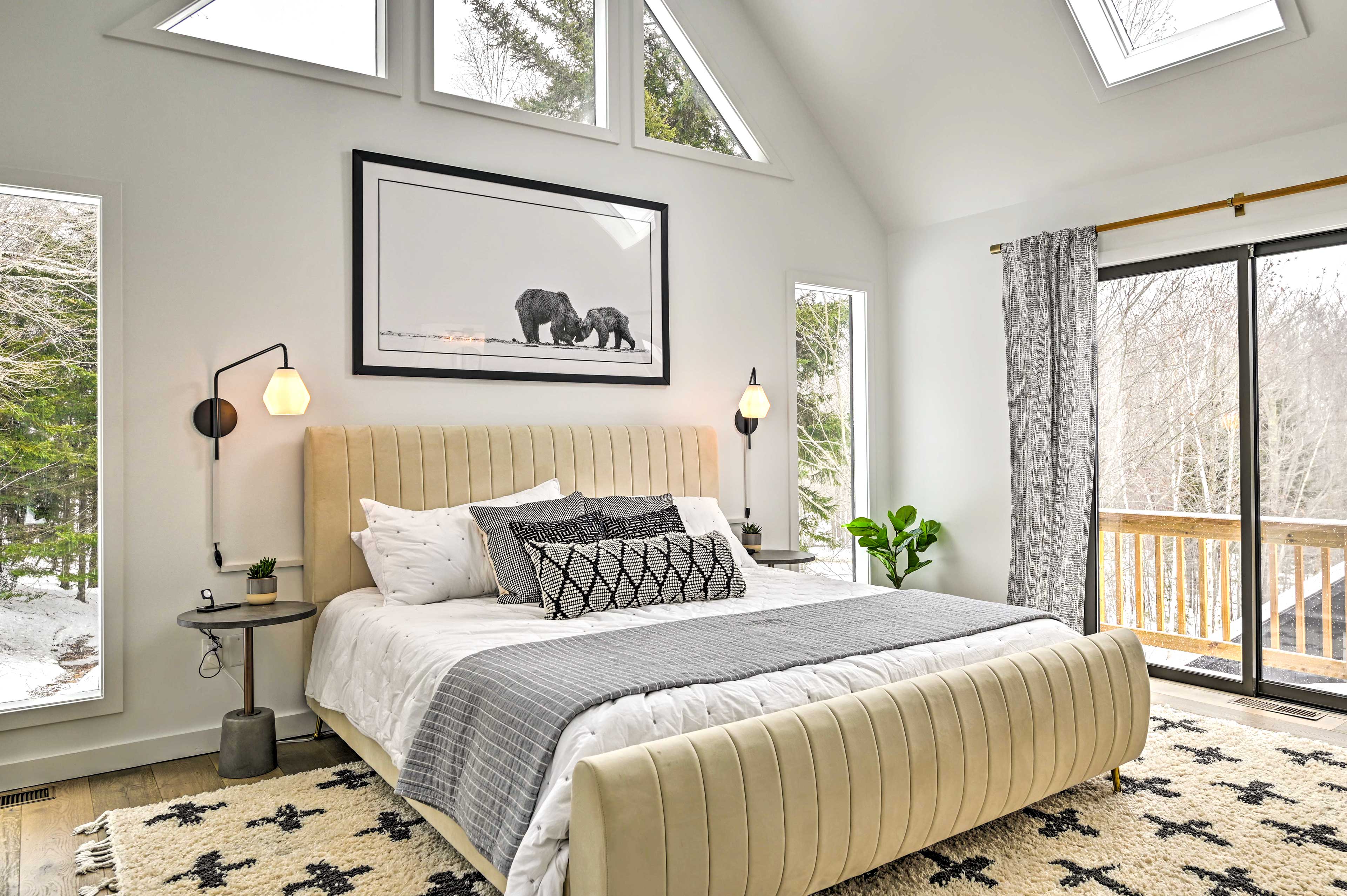 Bedroom 1 | King Bed | Linens Provided | Smart TV | Main Level