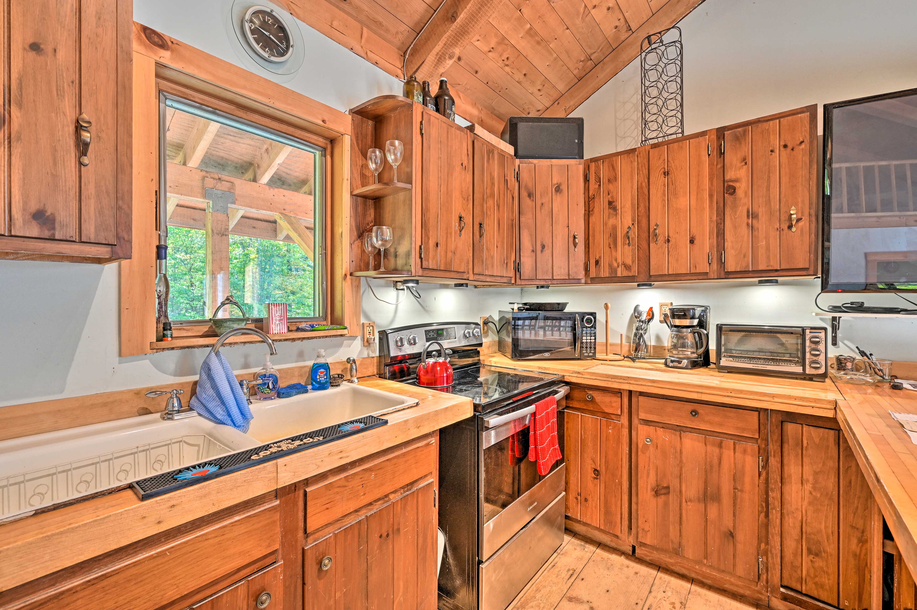 Kitchen | Double-Sided Farmhouse Sink