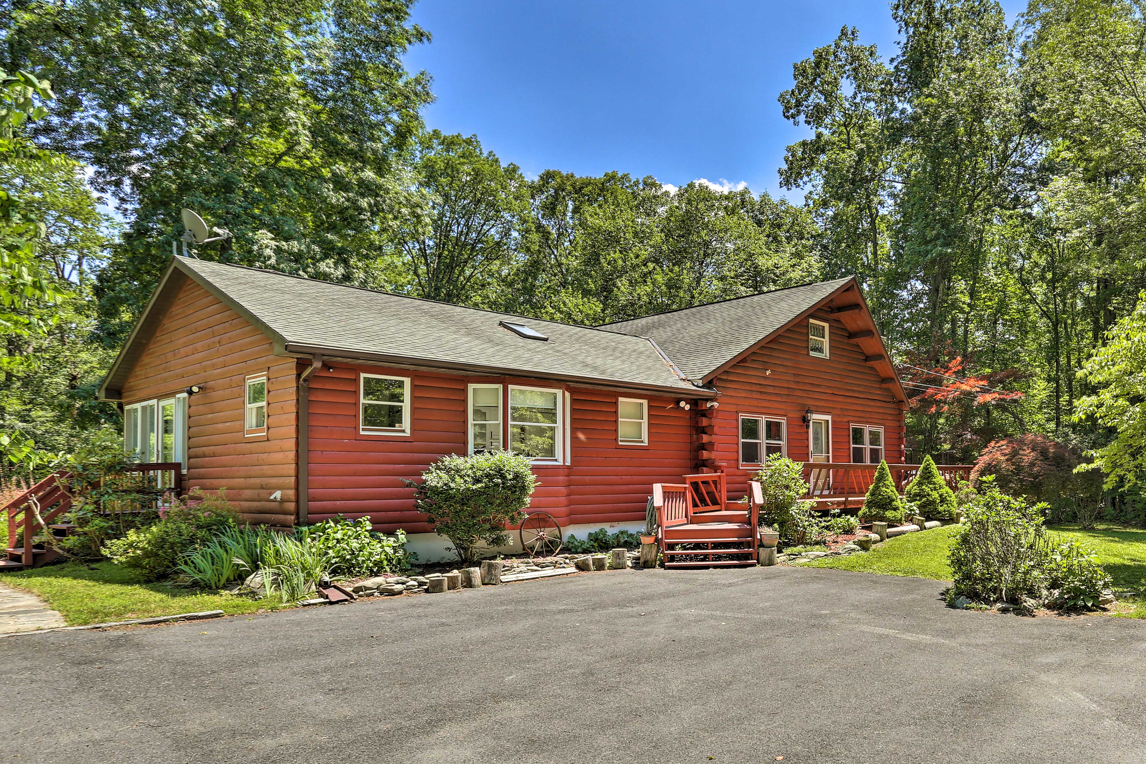 Cabin Exterior | Few Steps to Enter