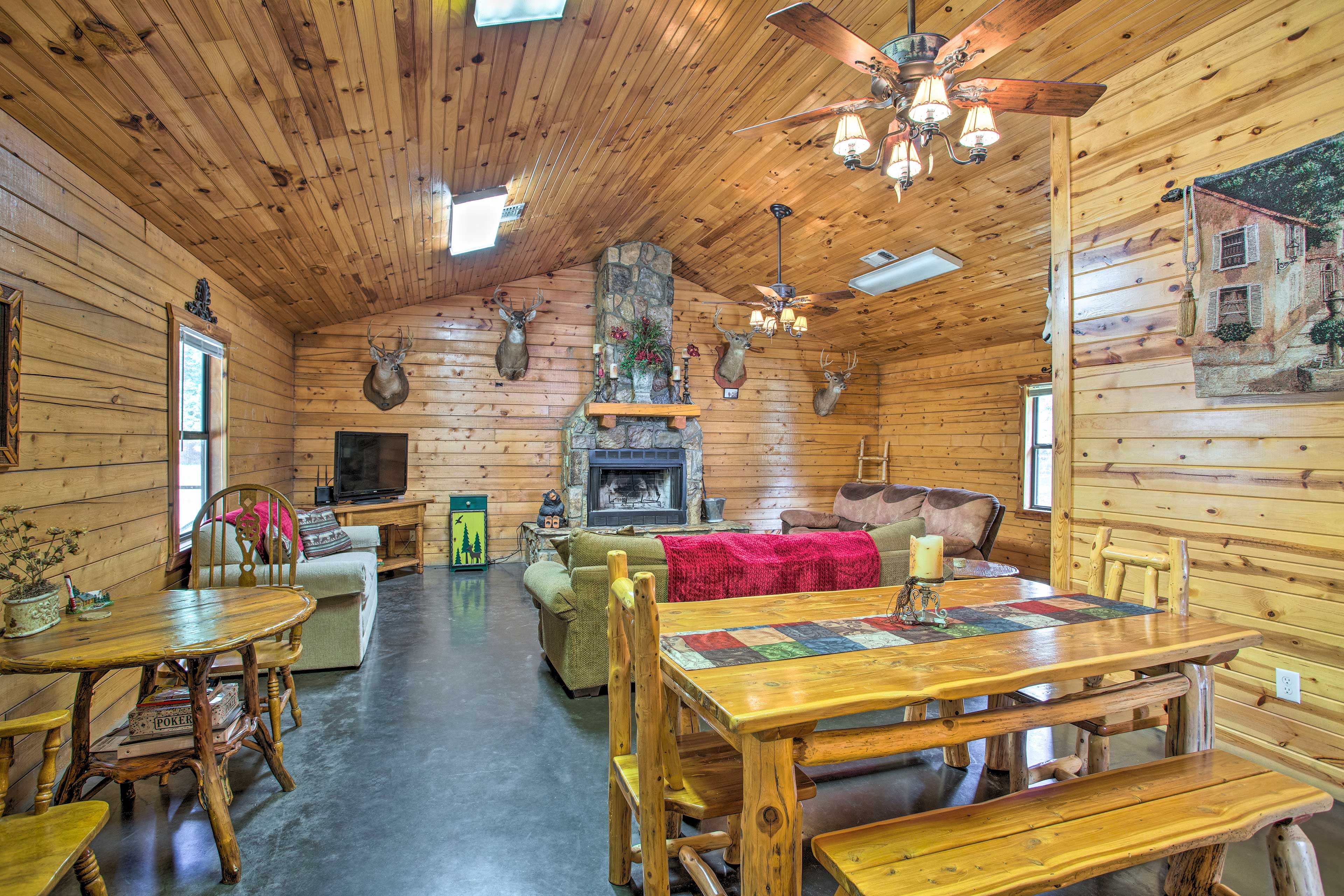 Dining Room | Dishware/Flatware Provided