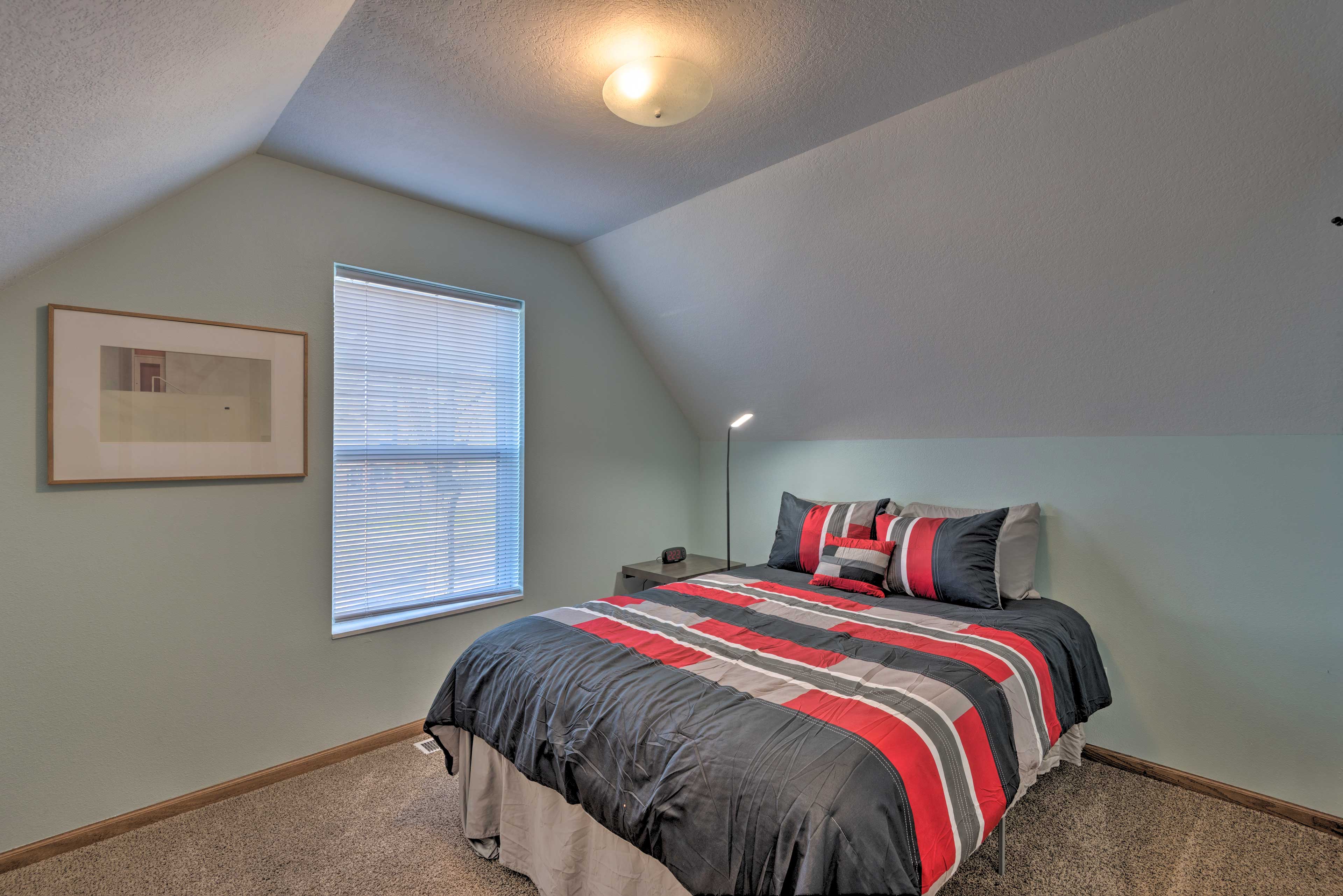 Main Bedroom | Second Floor | Queen Bed