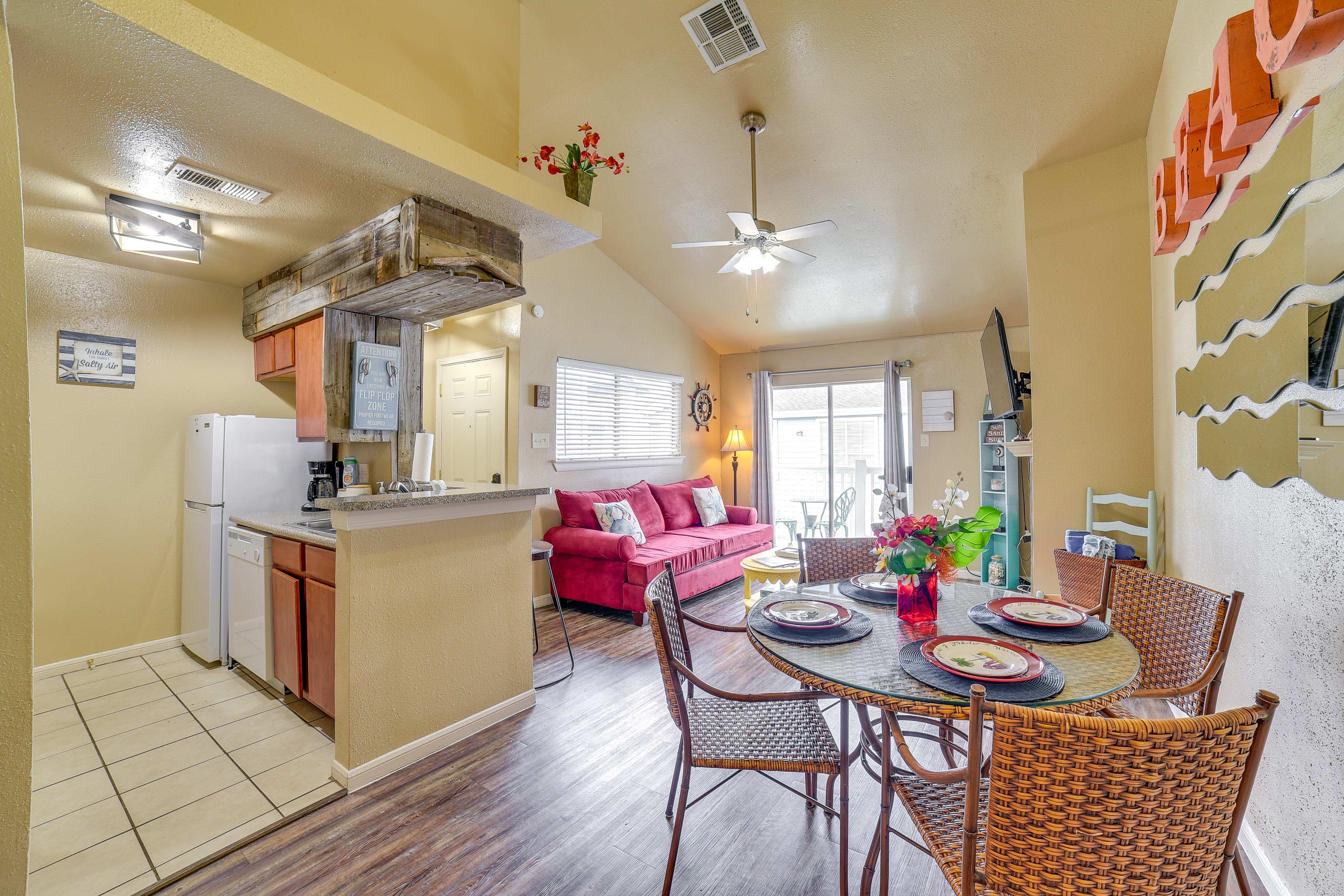 Dining Area | Dining Table | Dishware/Flatware | 1st Floor