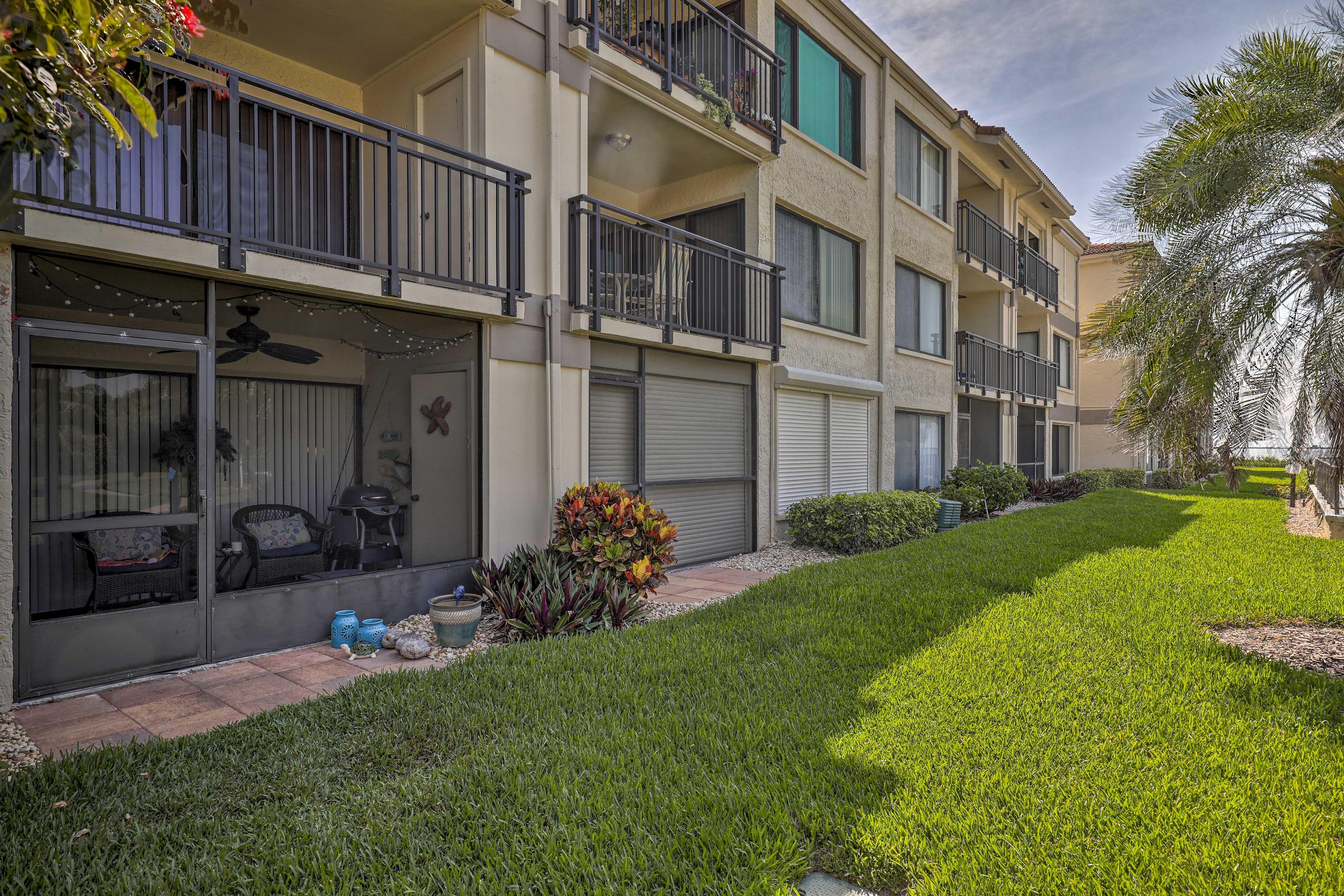 Private Screened-In Porch | Isla del Sol Yacht & Country Club