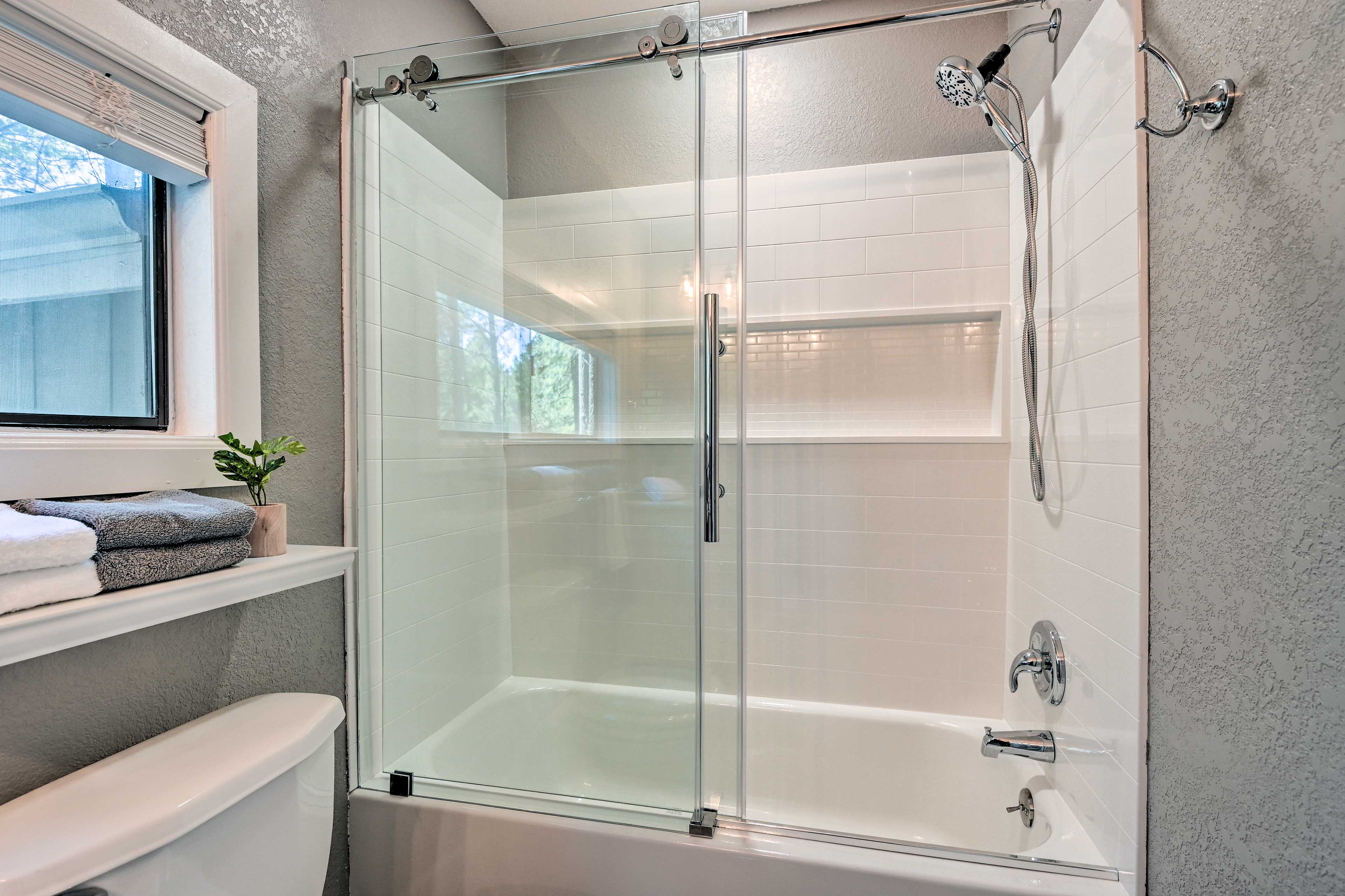 Bathroom 2 | Shower/Tub Combo