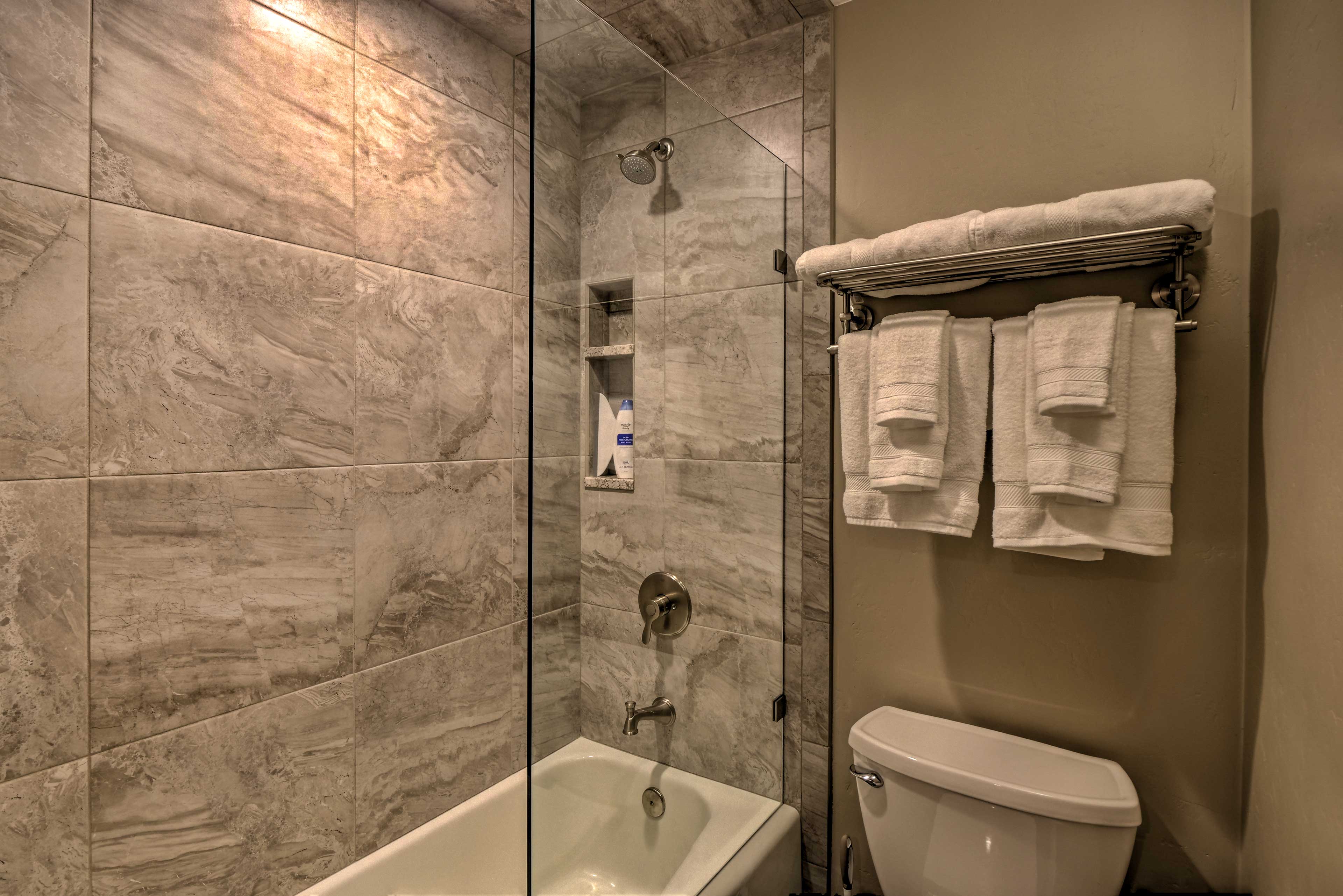 Full Bathroom | Shower/Tub Combo