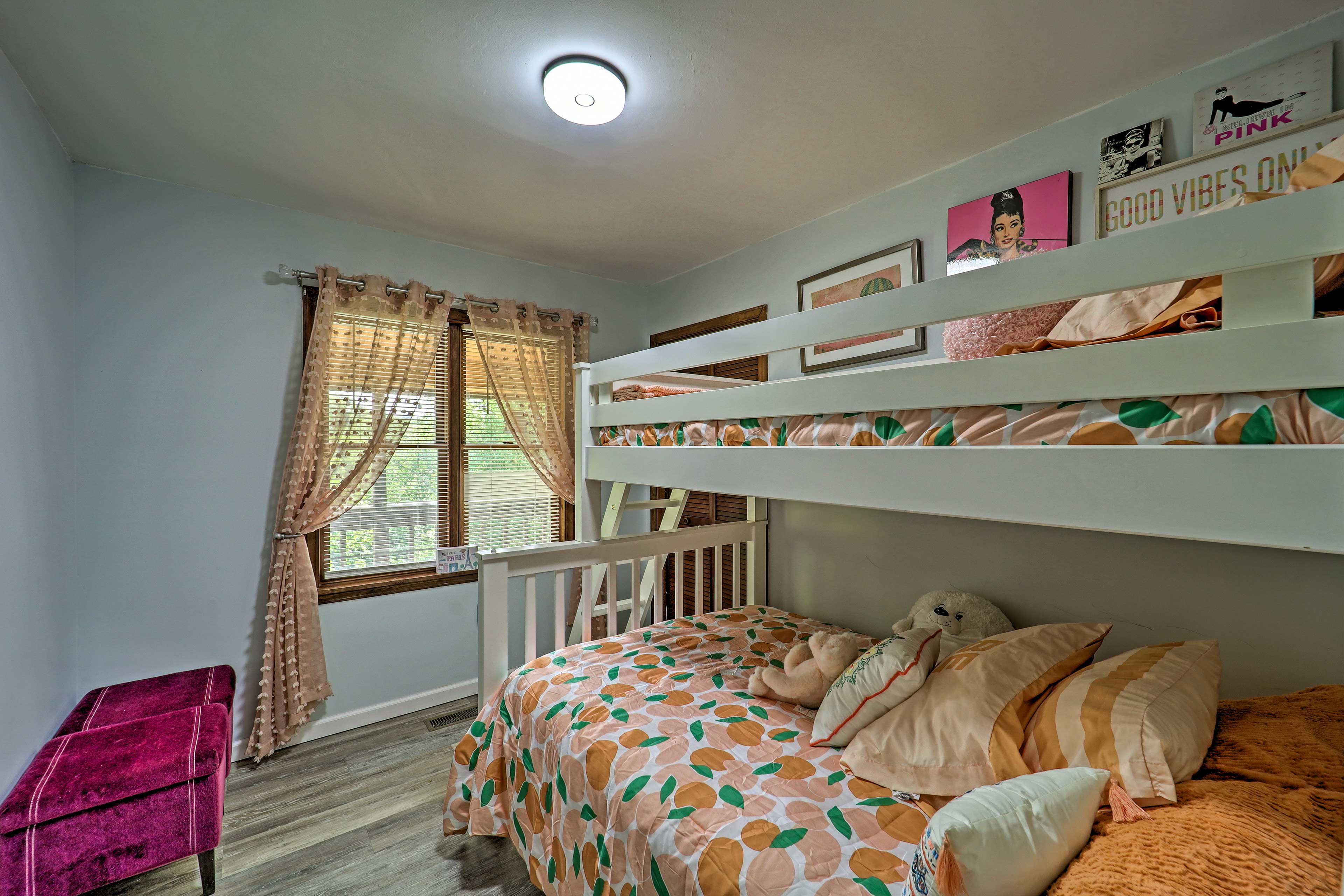 Bedroom 2 | Twin/Full Bunk Bed