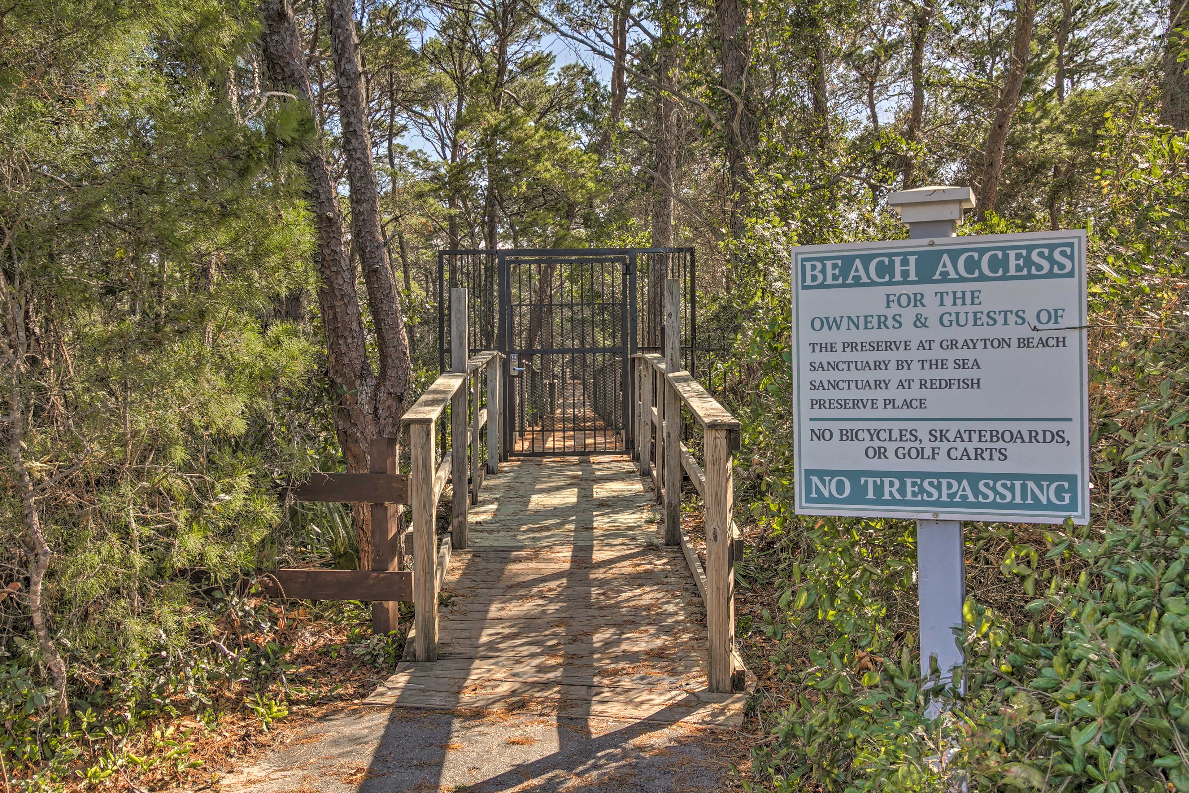 Community Amenities | Private Beach Access