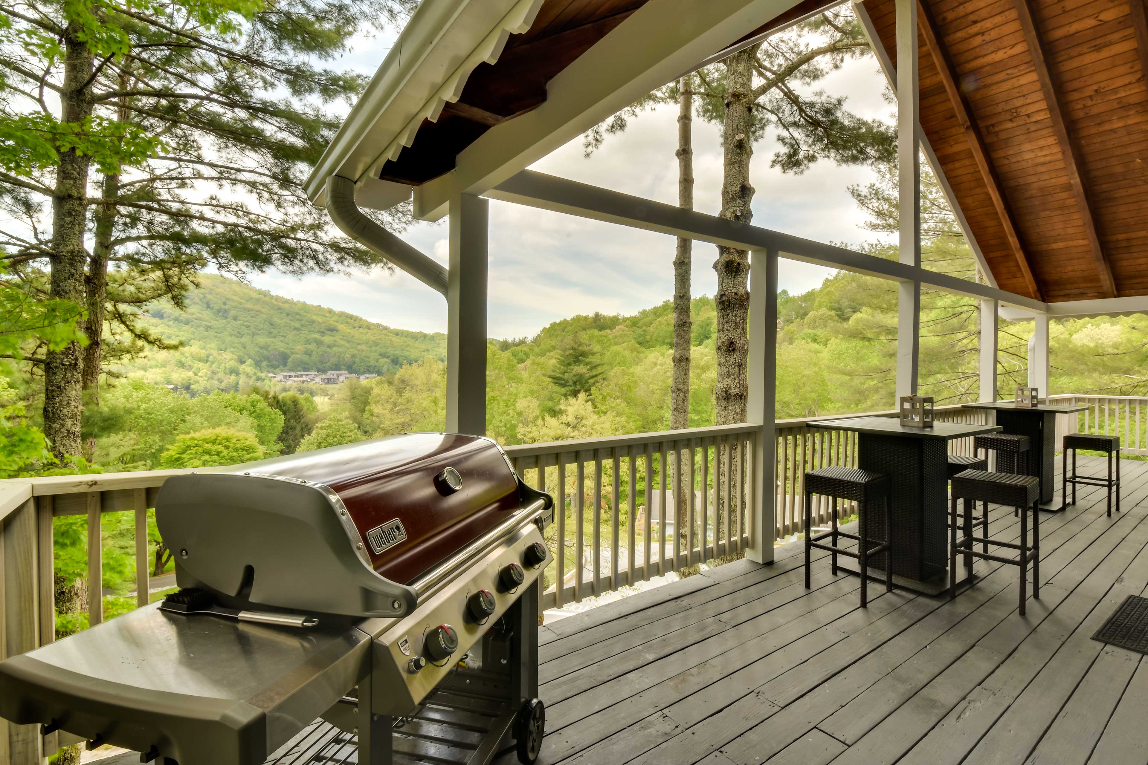 Upstairs Deck | Gas Grill