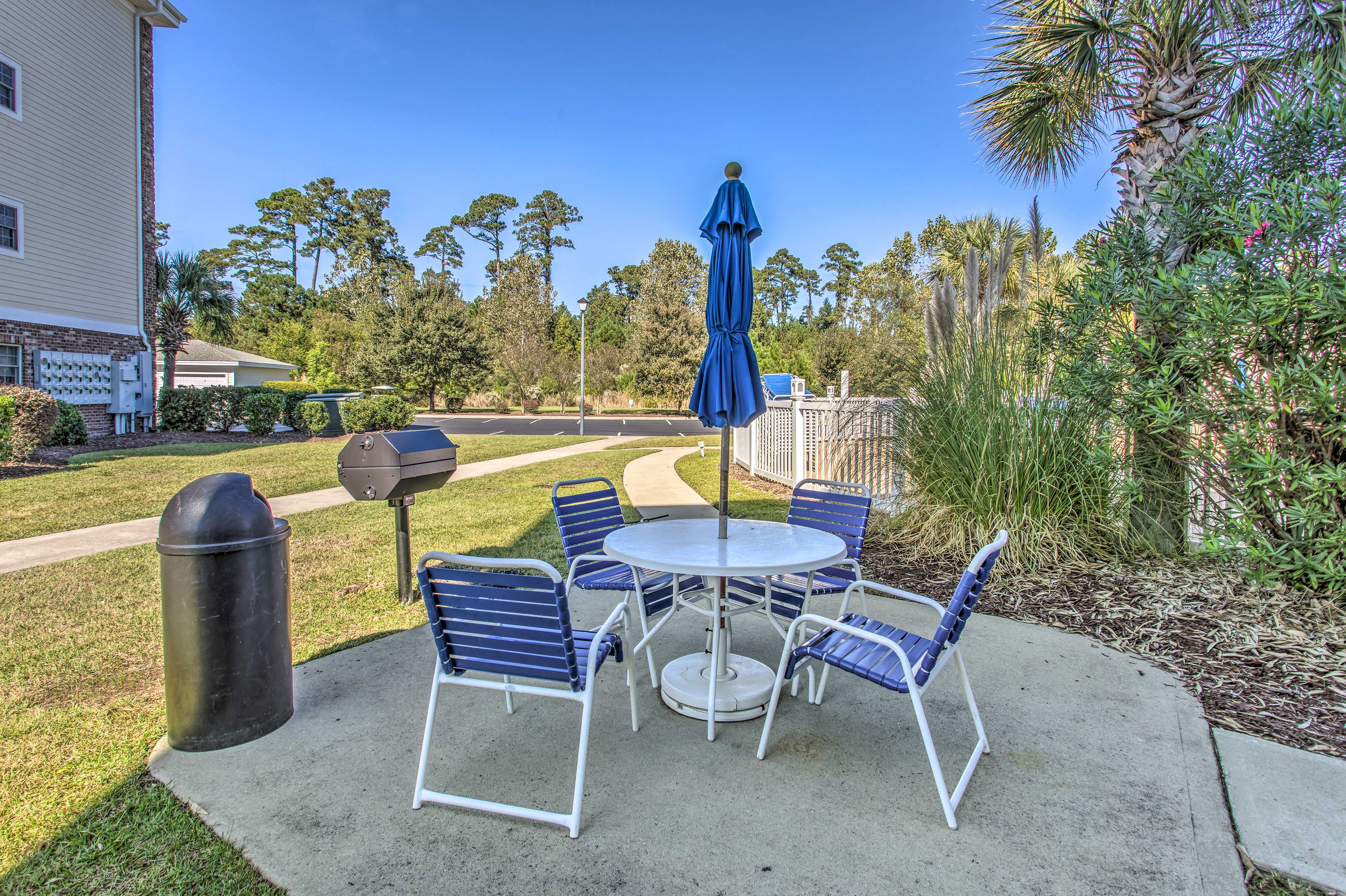Magnolia Pointe Community | Shared Grill Areas
