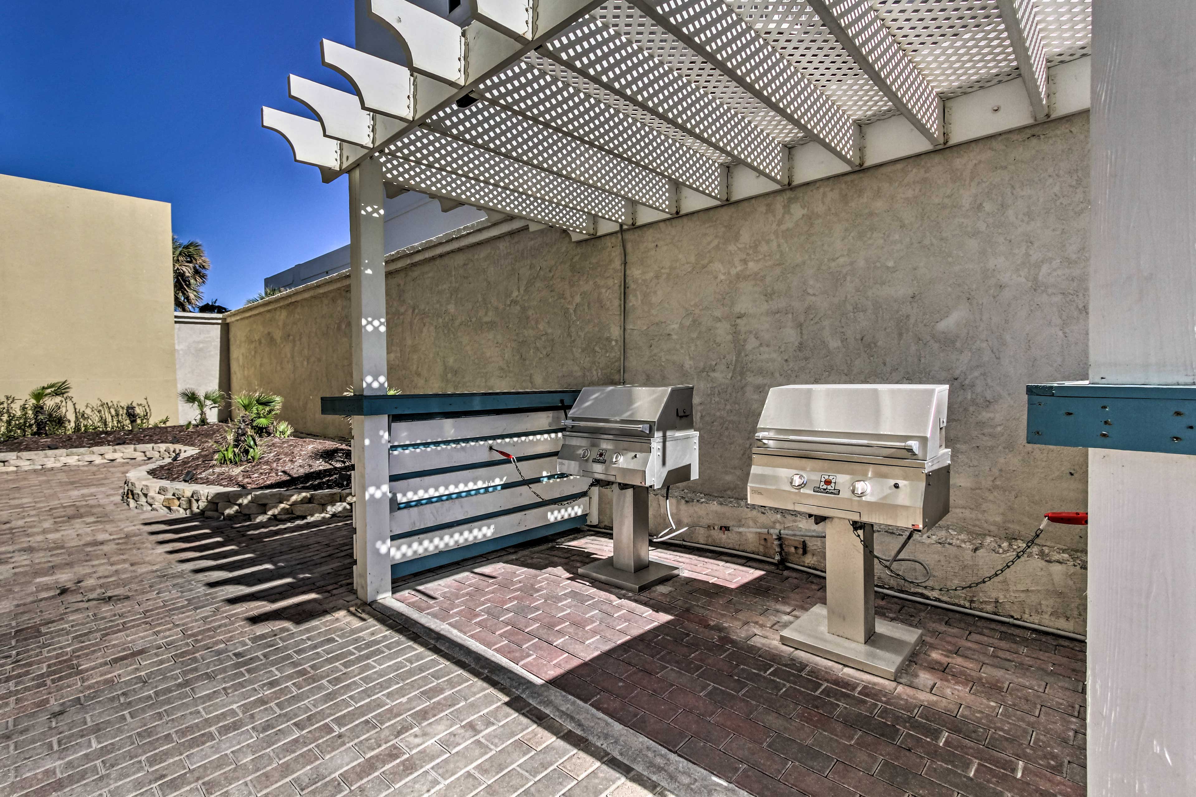 Community Amenities | 2 Gas Grills | Fitness Center