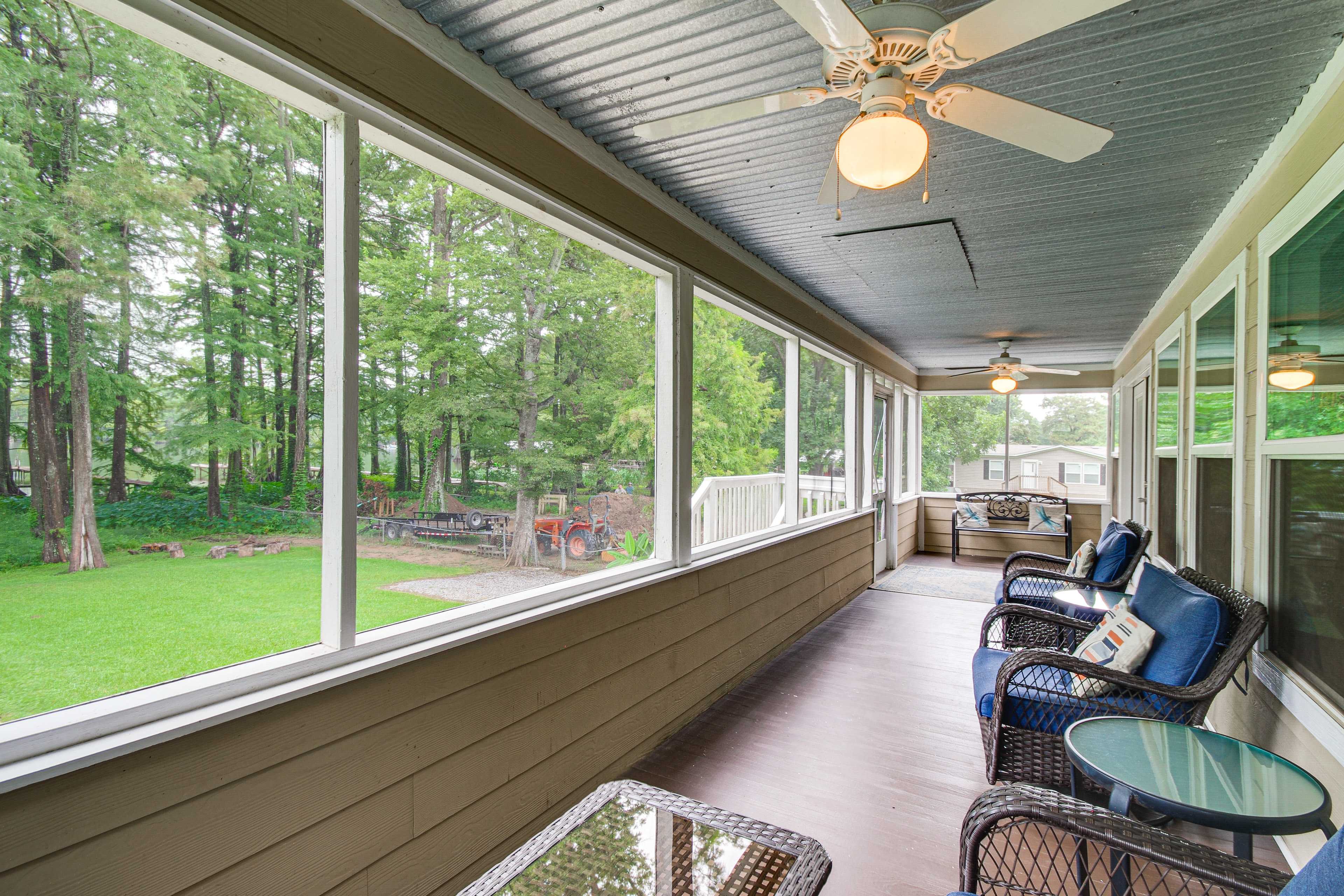 Screened-In Porch | Seating | Lake Views