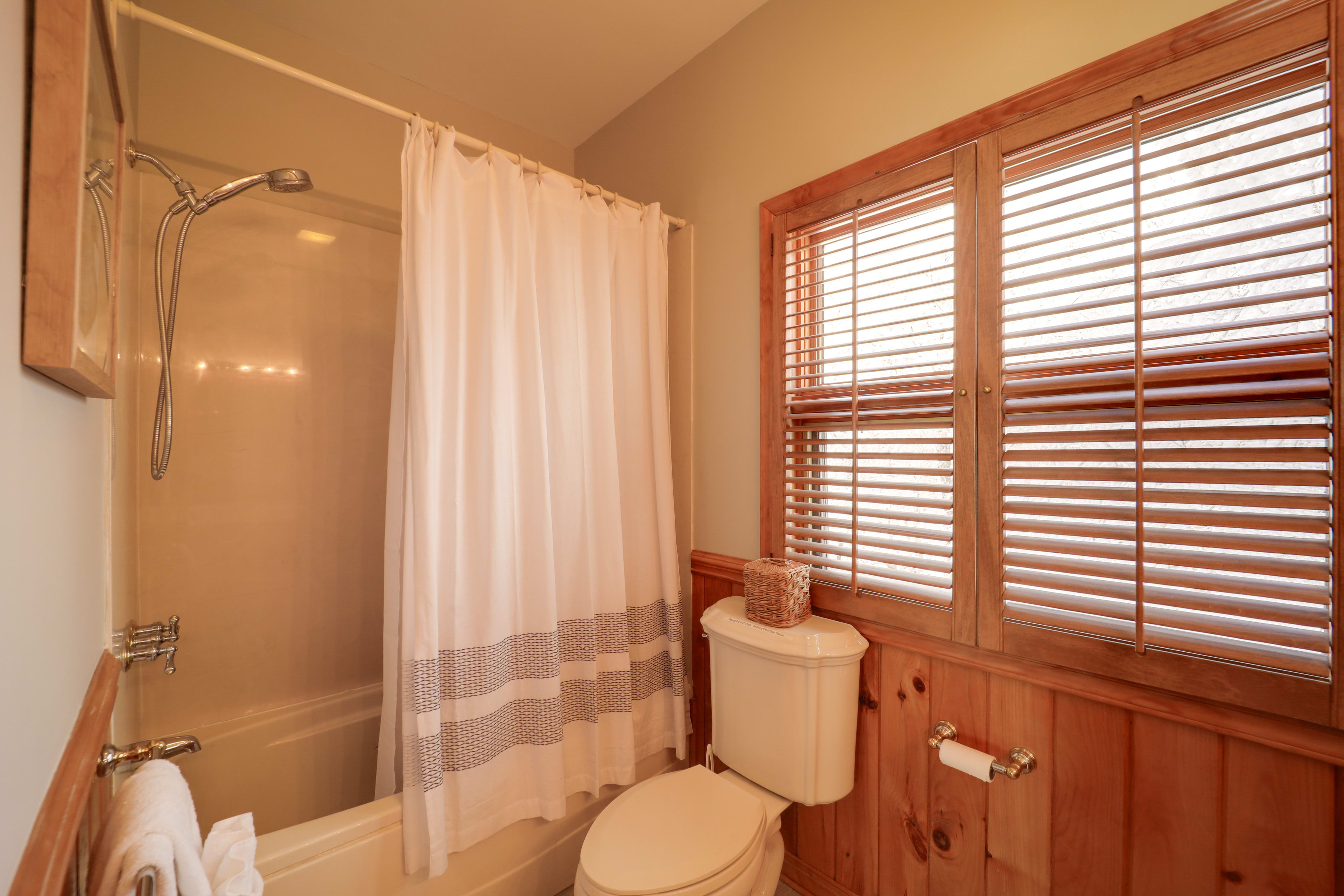 Full Bathroom | Towels Provided | First Floor