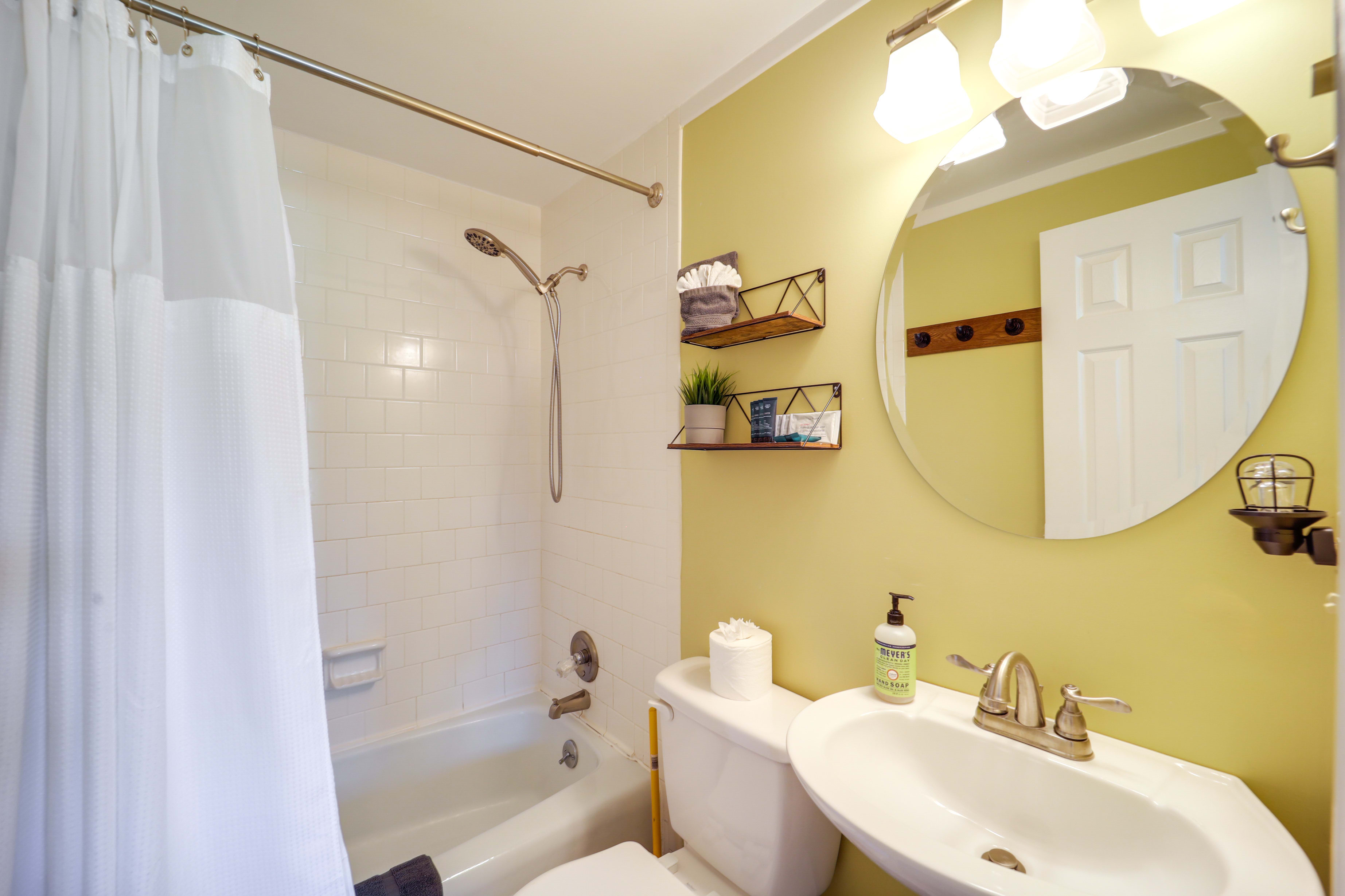 En-Suite Bathroom | Towels & Toiletries Provided