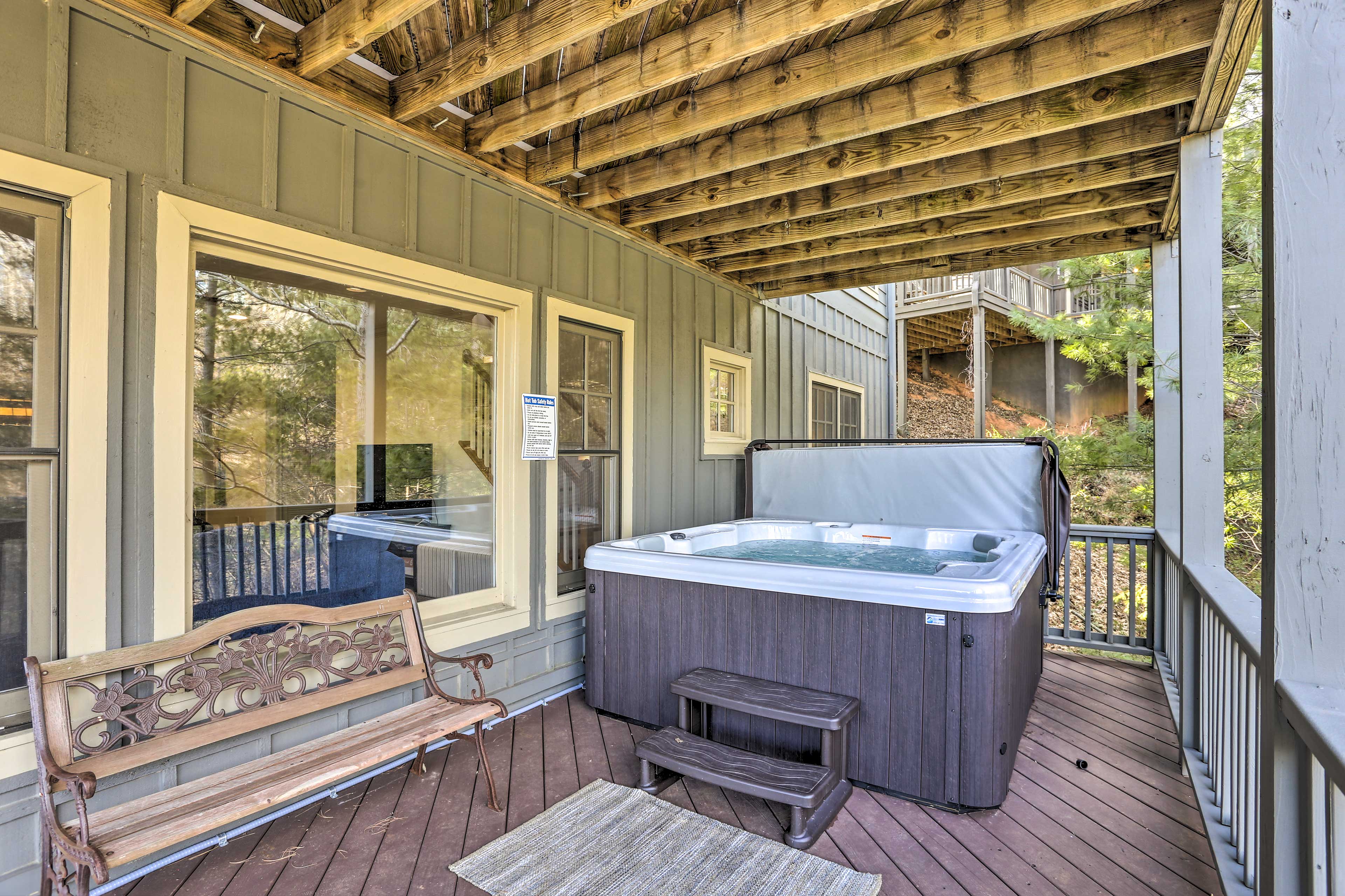 Private Deck & Hot Tub