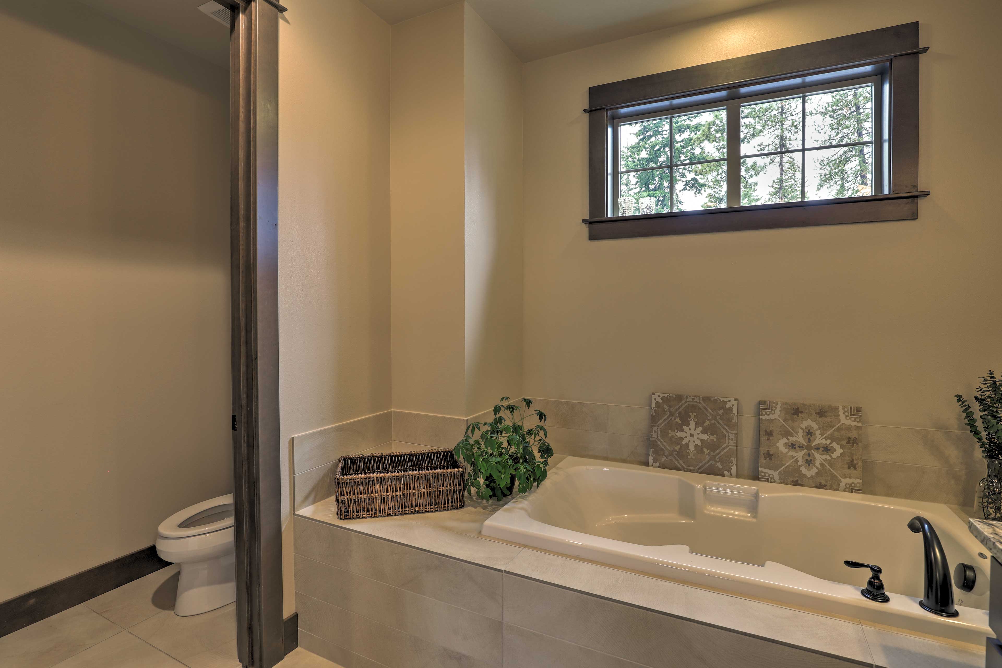 En-Suite Bathroom | Soaking Tub