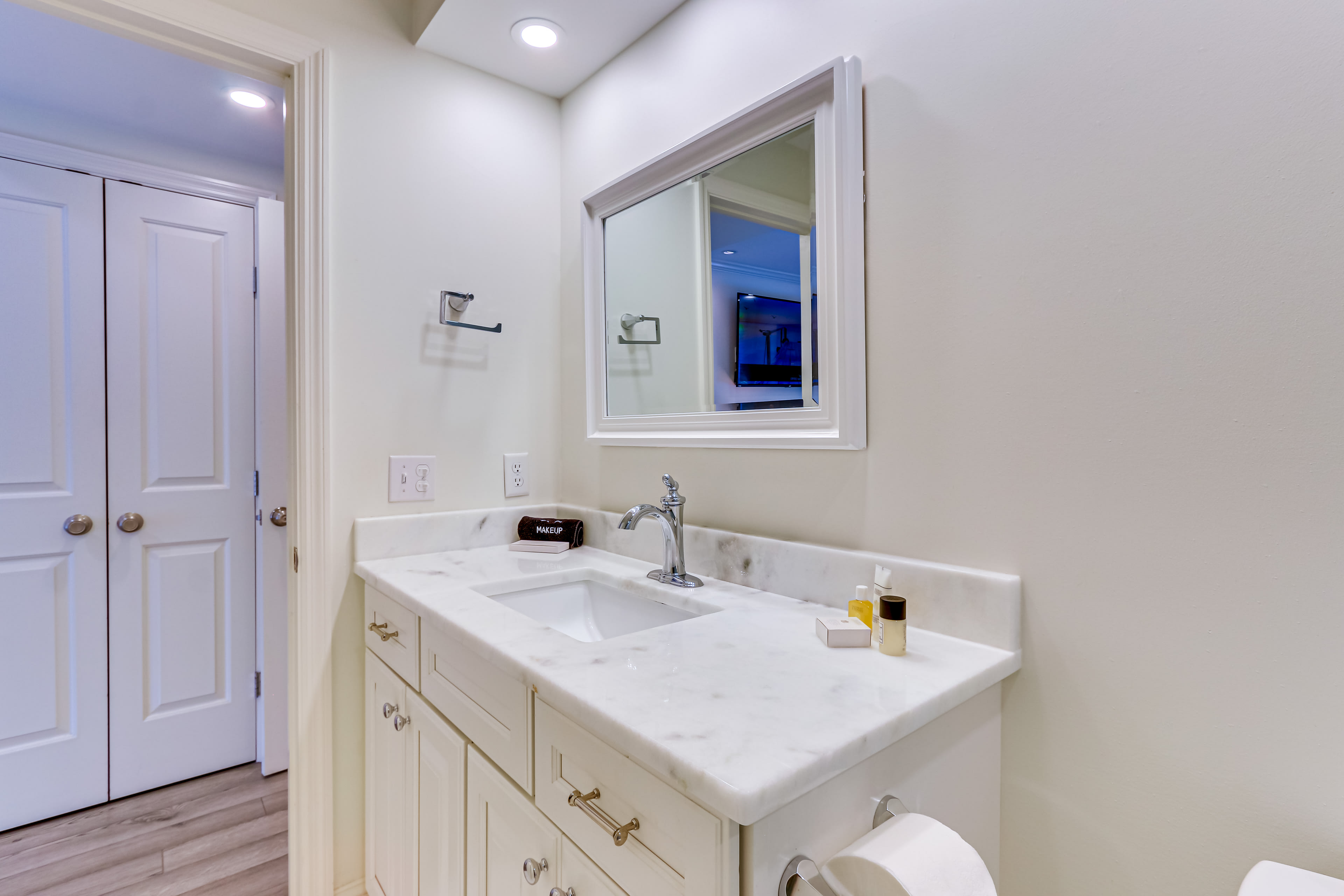 Full Bathroom | Towels & Linens Provided