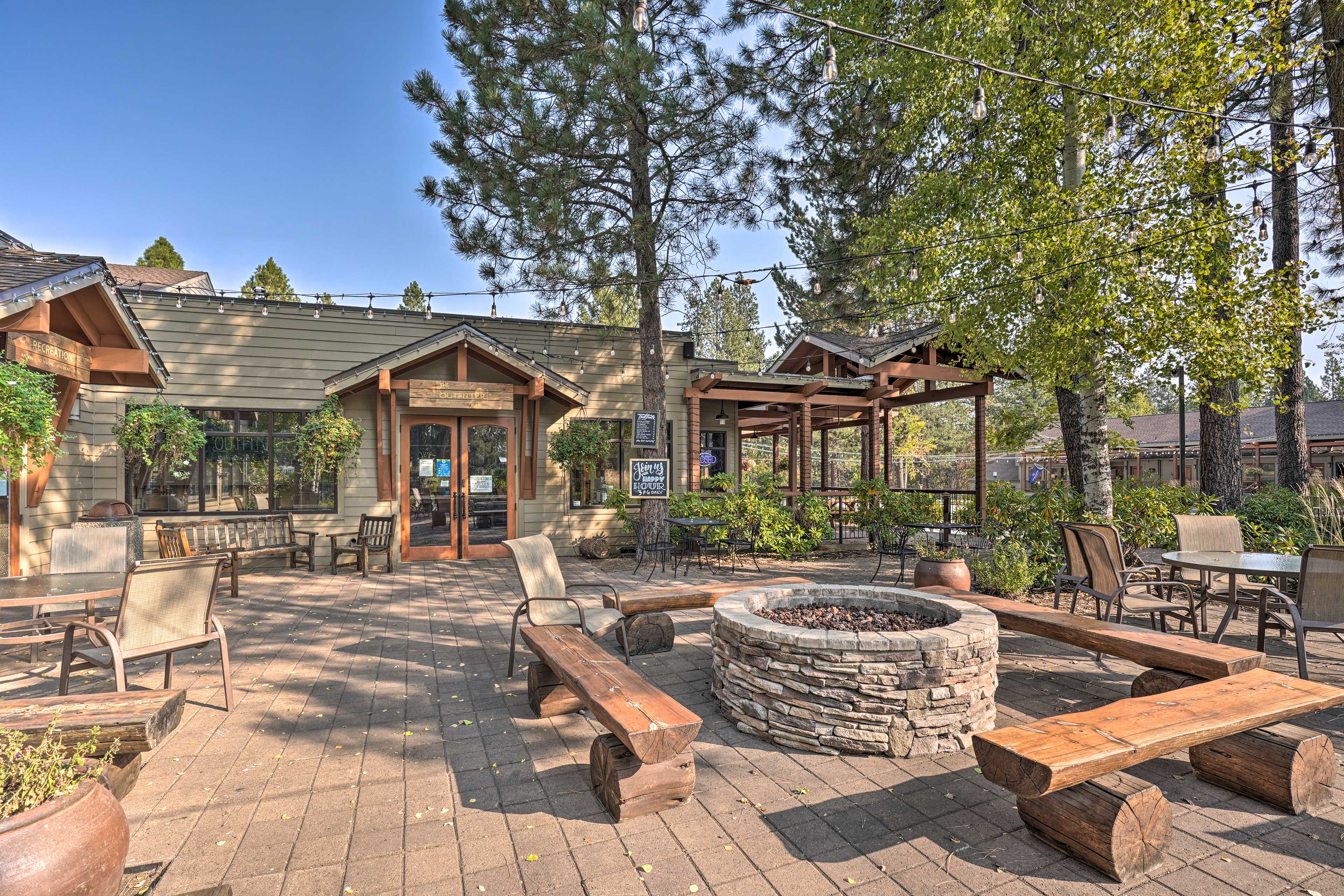 The Seventh Mountain Resort | Clubhouse Access