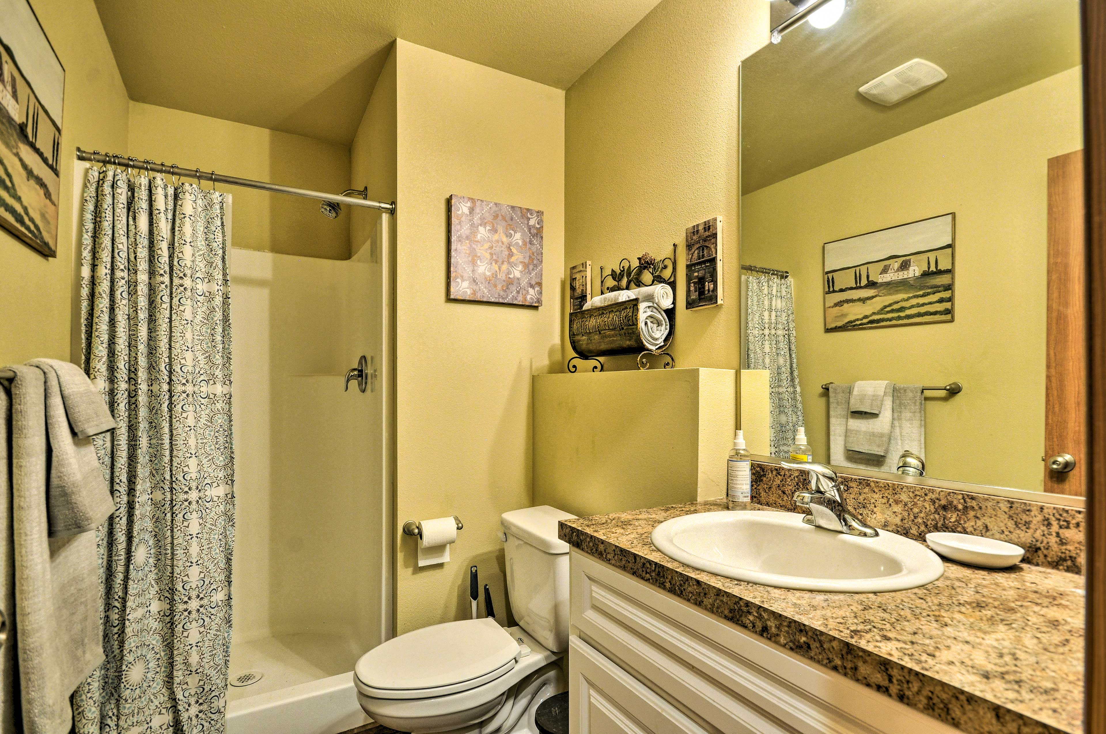 Full Bathroom | Walk-In Shower | Towels Provided