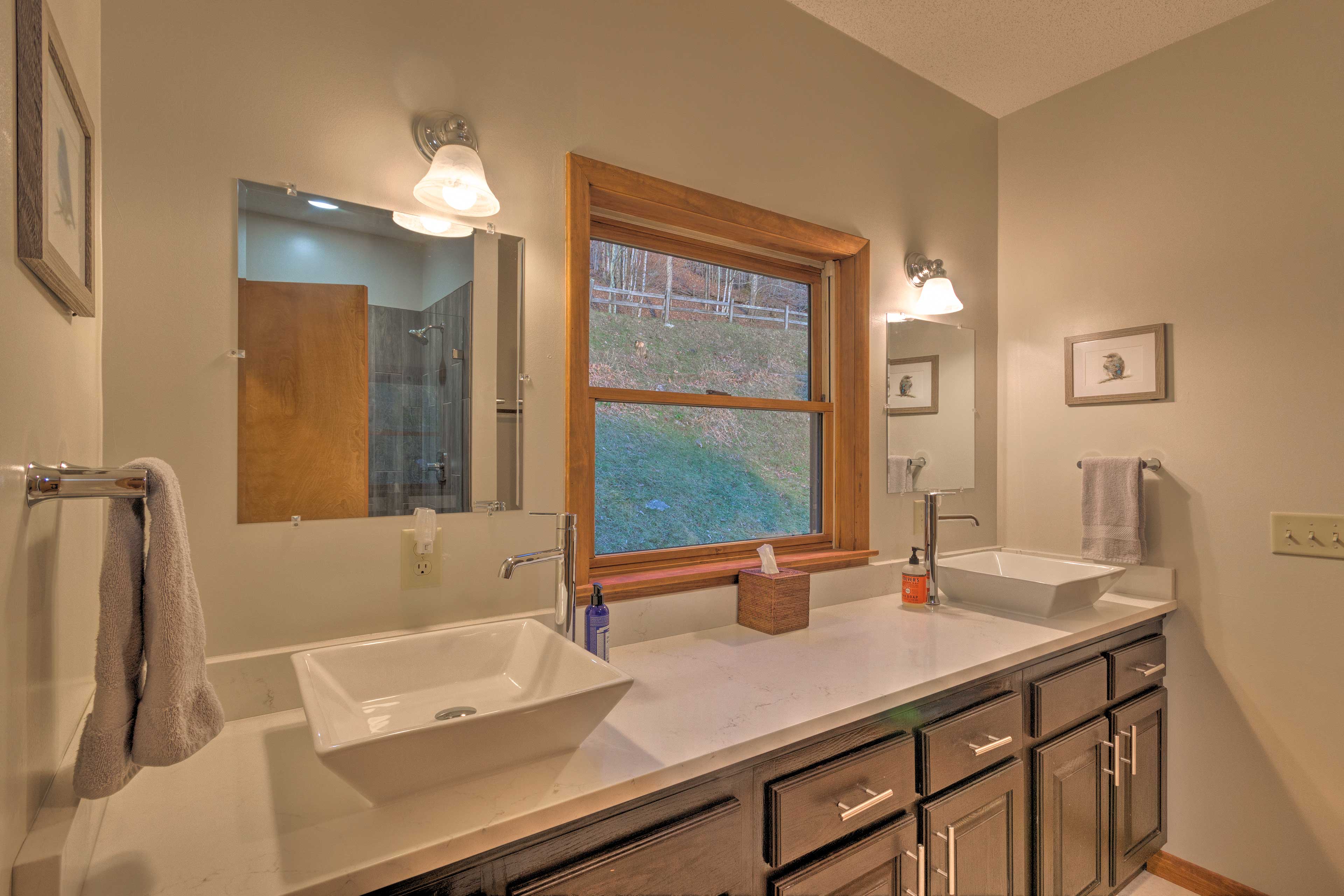 Jack-And-Jill Bathroom | Shared w/ 2nd & 3rd Bedroom