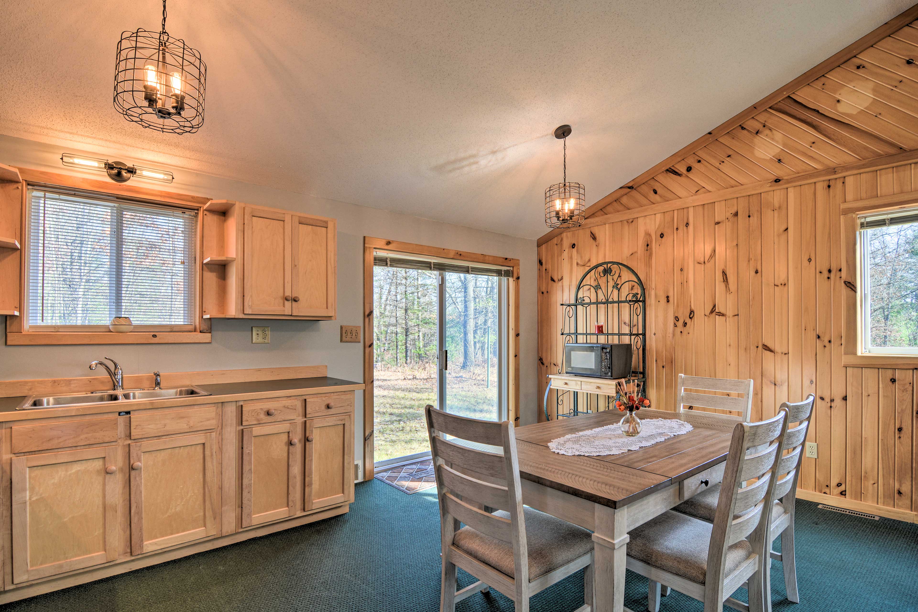 Kitchen & Dining Space