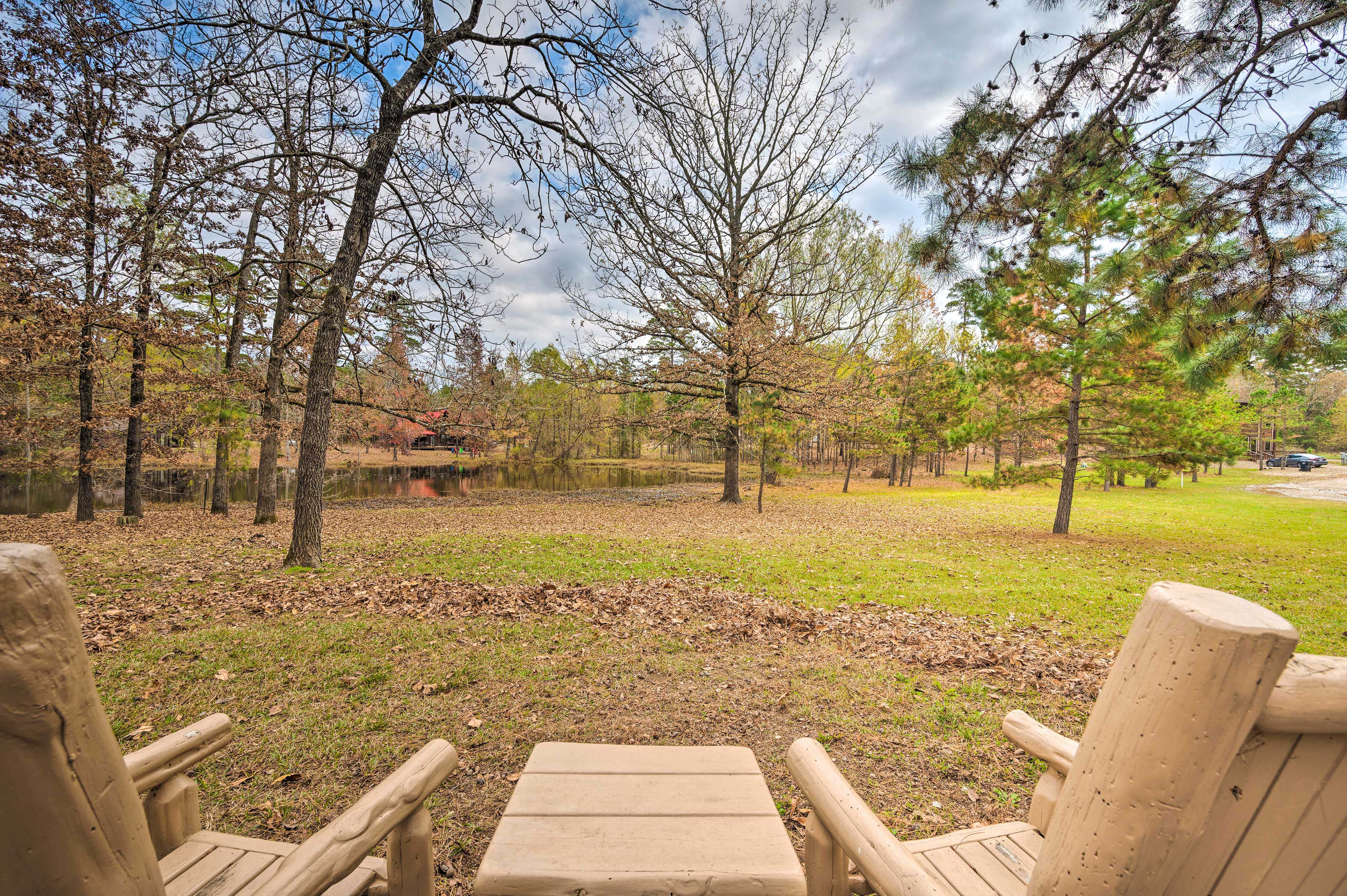 Outdoor Seating | Pond View