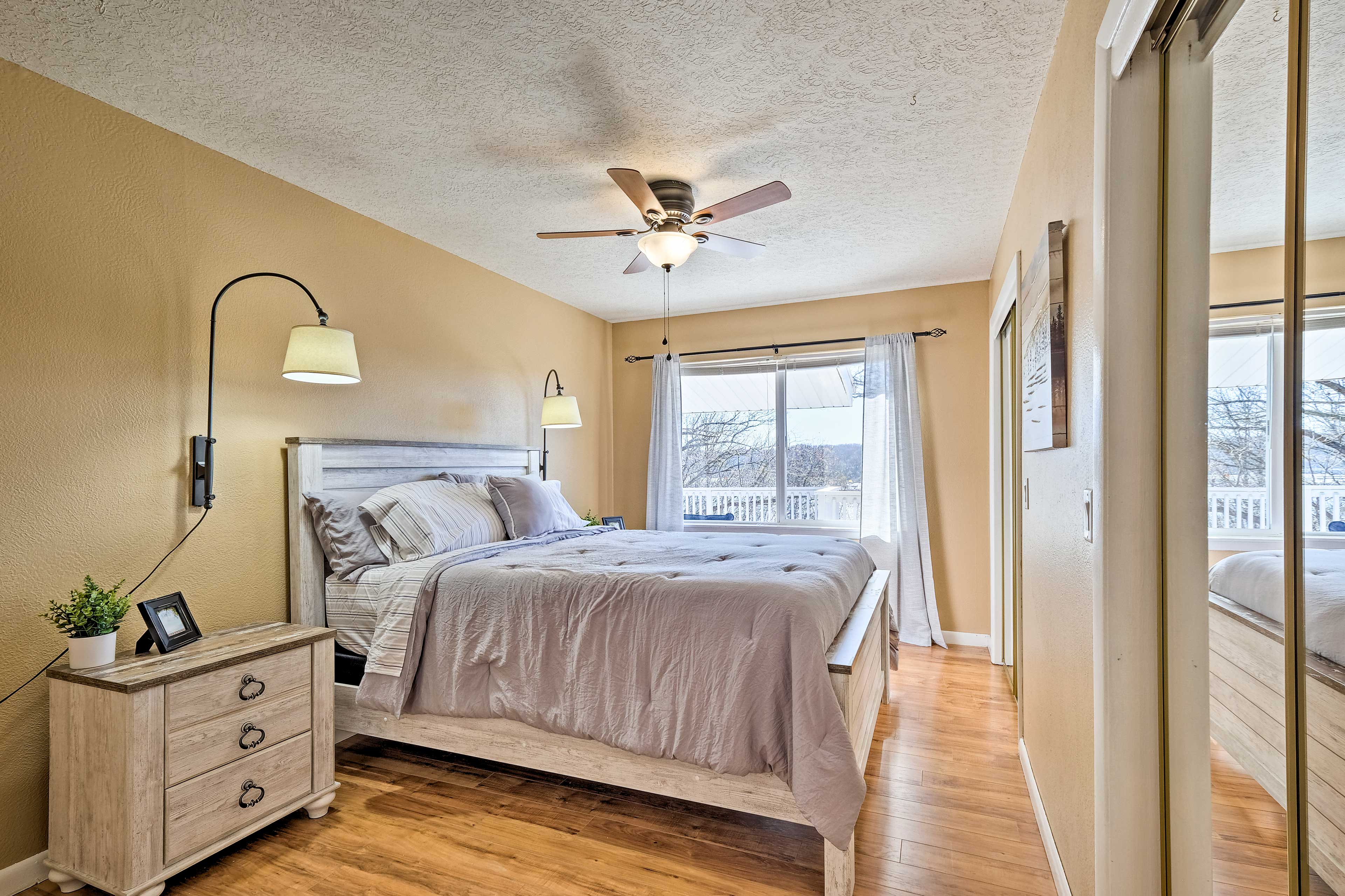 Bedroom 2 | Main Floor | Queen Bed