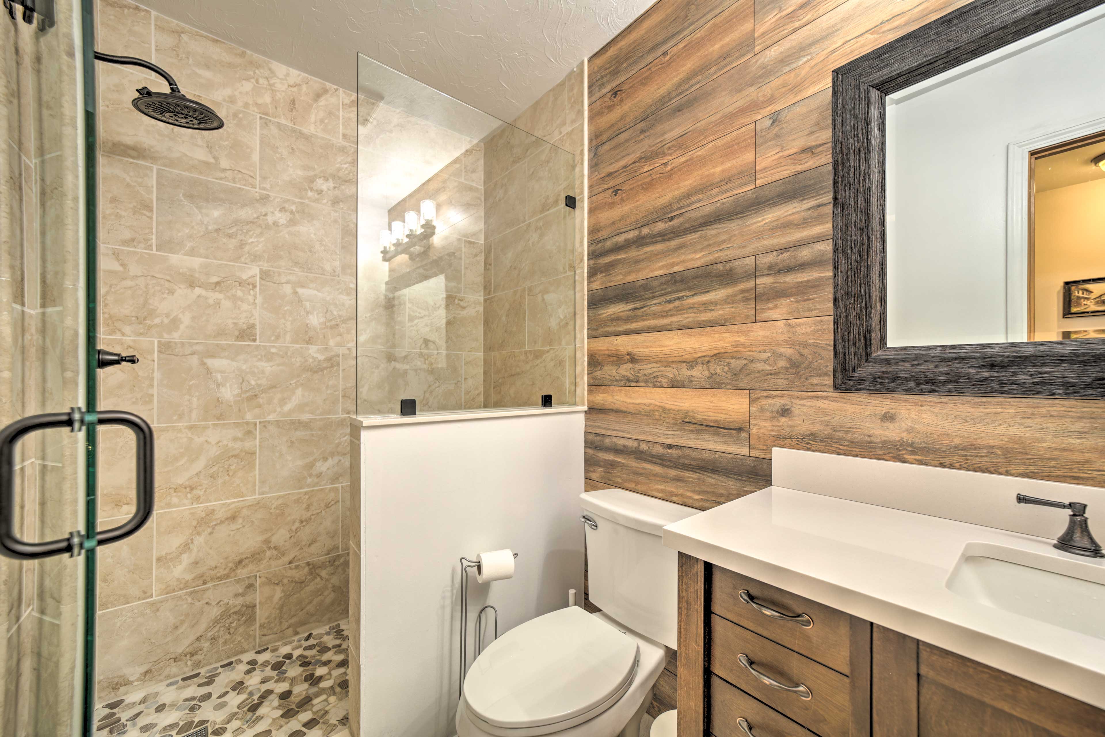 Full Bathroom | Towels Provided | Lower Level