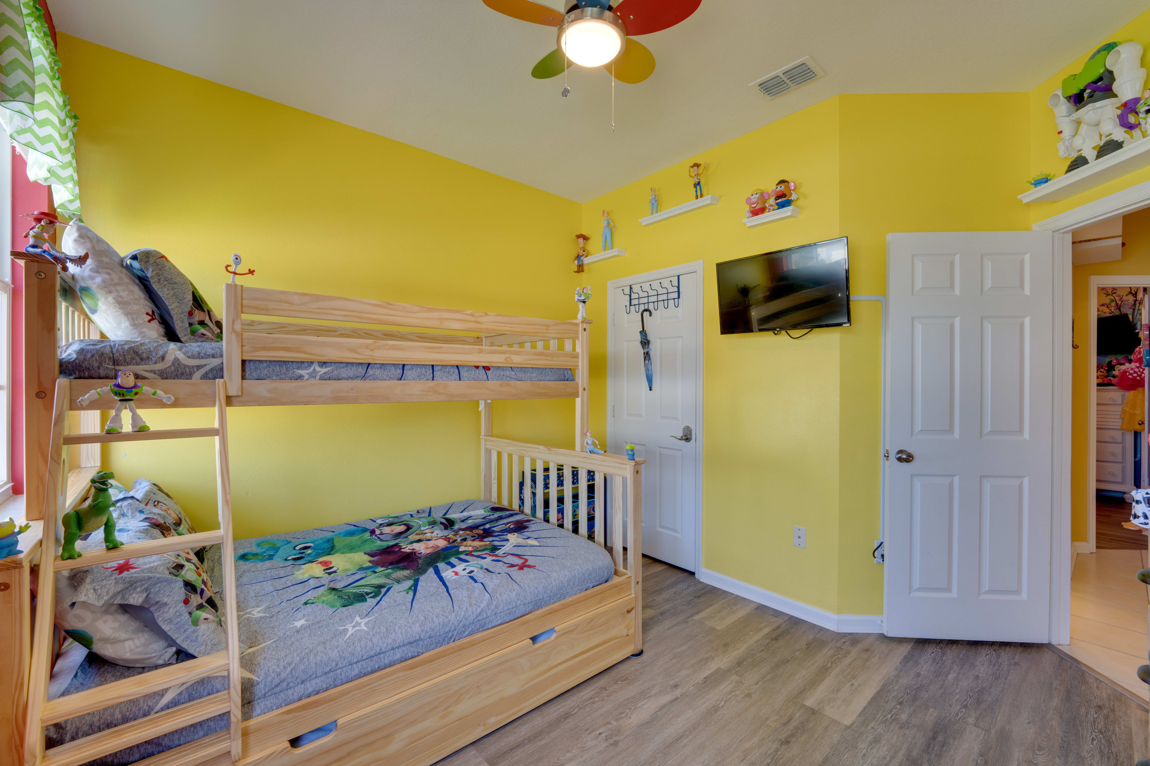 Bedroom 4 | Twin/Full Bunk Bed w/ Twin Trundle Bed