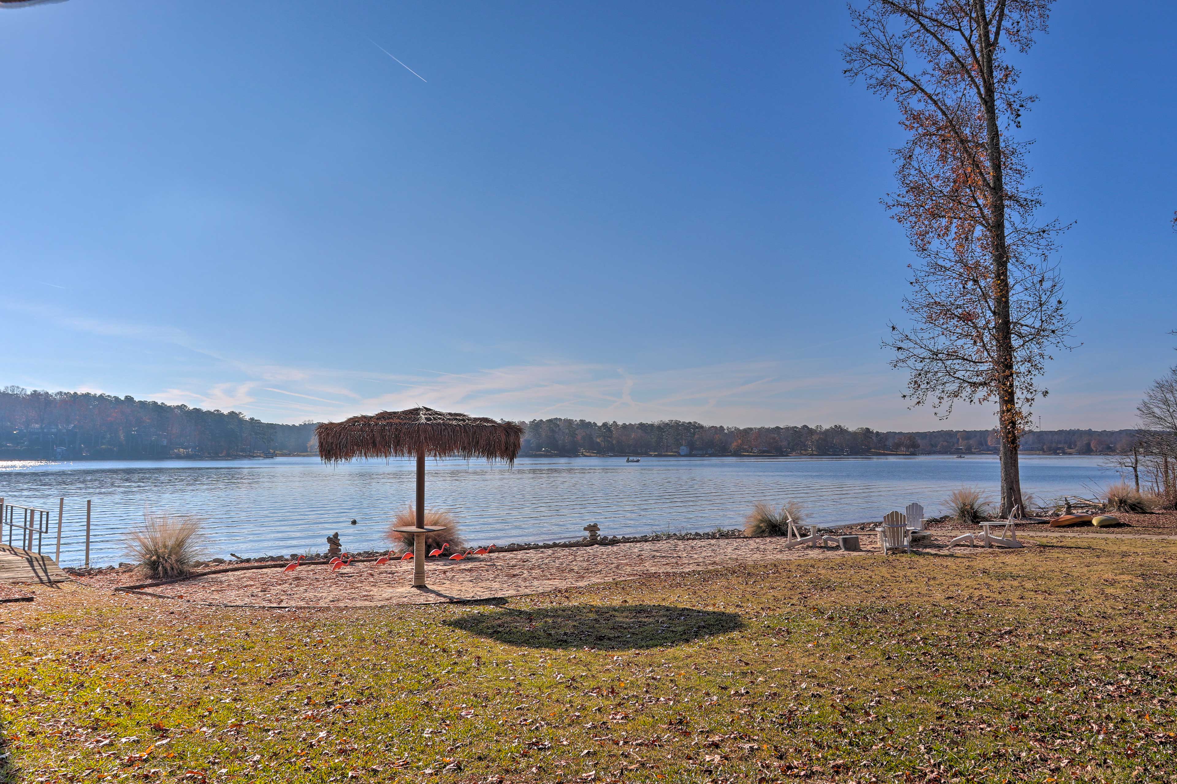 Outdoor Space | Private Beach + Boat Ramp | 2 Kayaks | 2 Bicycles | Yard Games