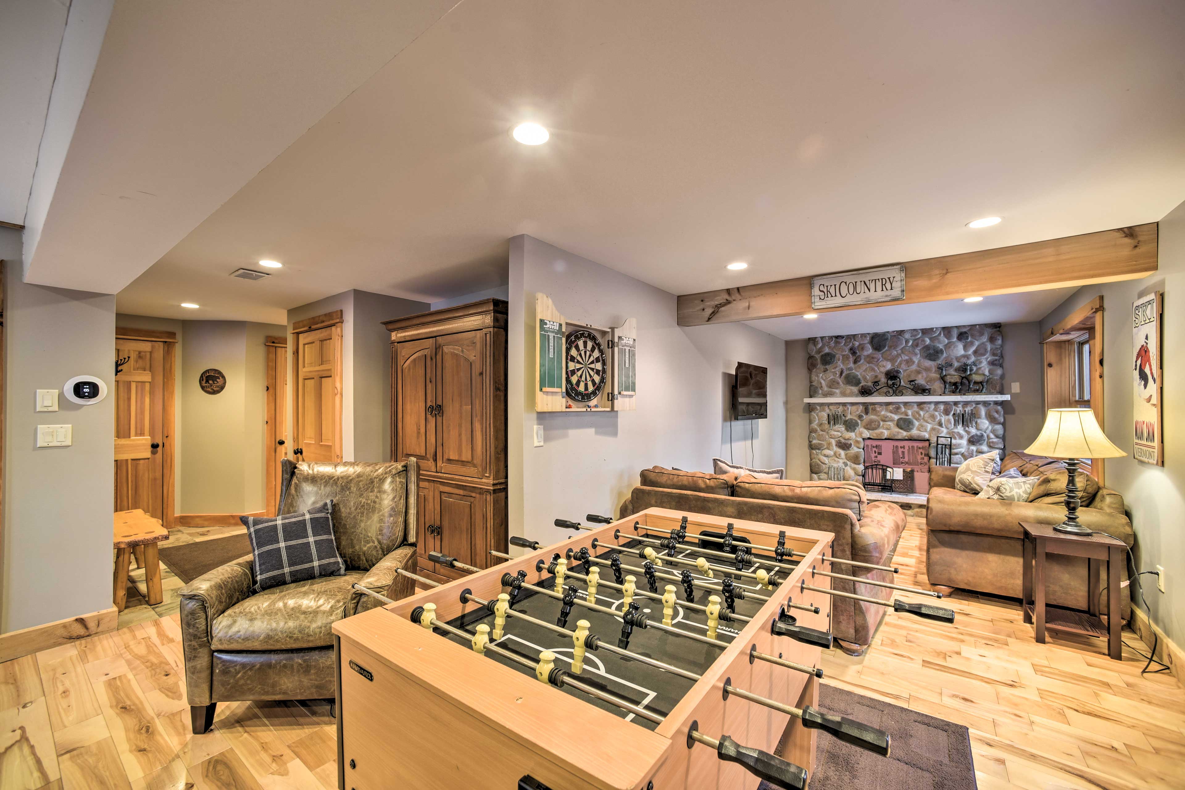 Game Room | 1 Sleeper Sofa | Smart TV | Lower Level