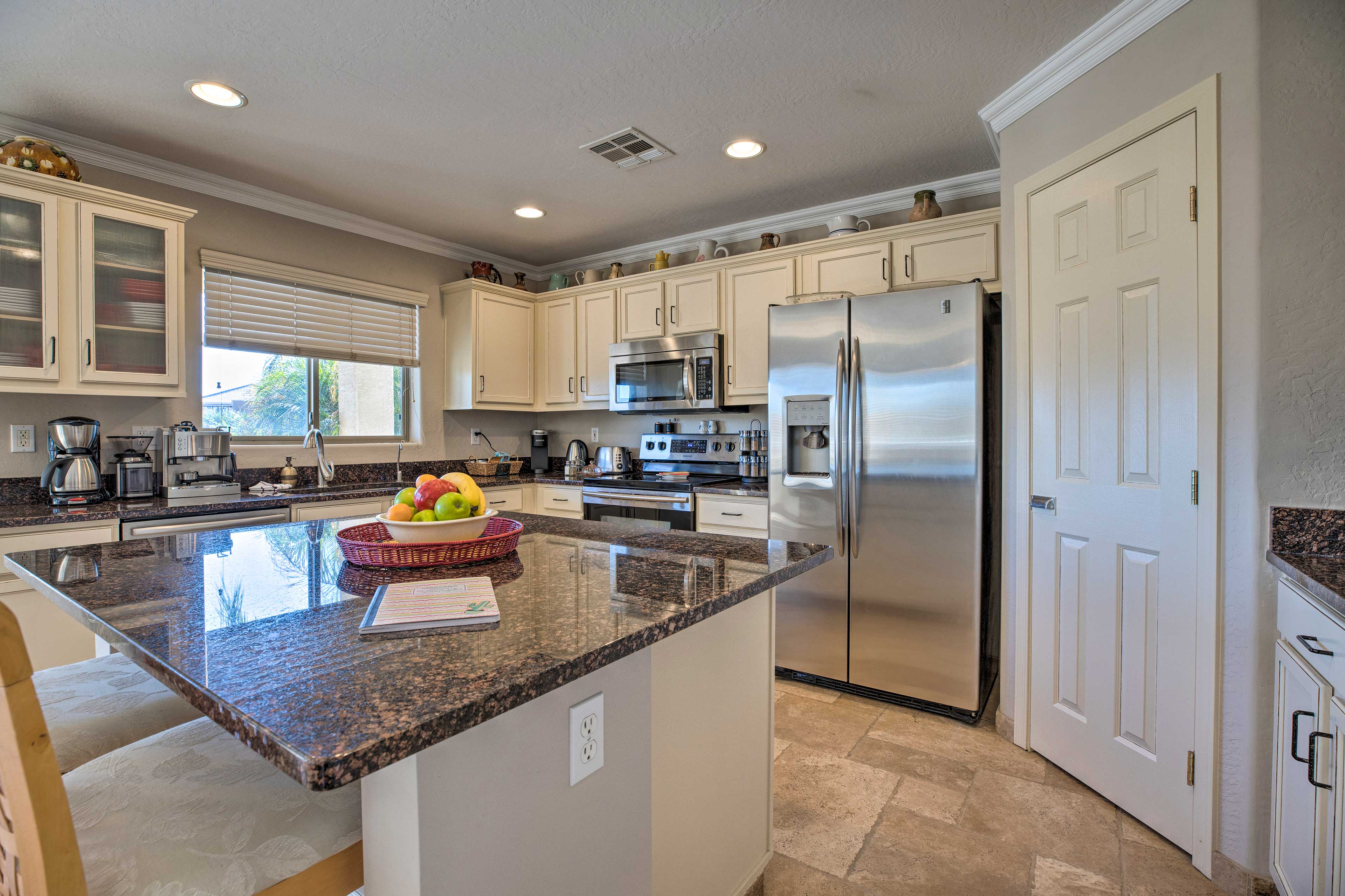 Kitchen | Fully Equipped w/ Cooking Basics