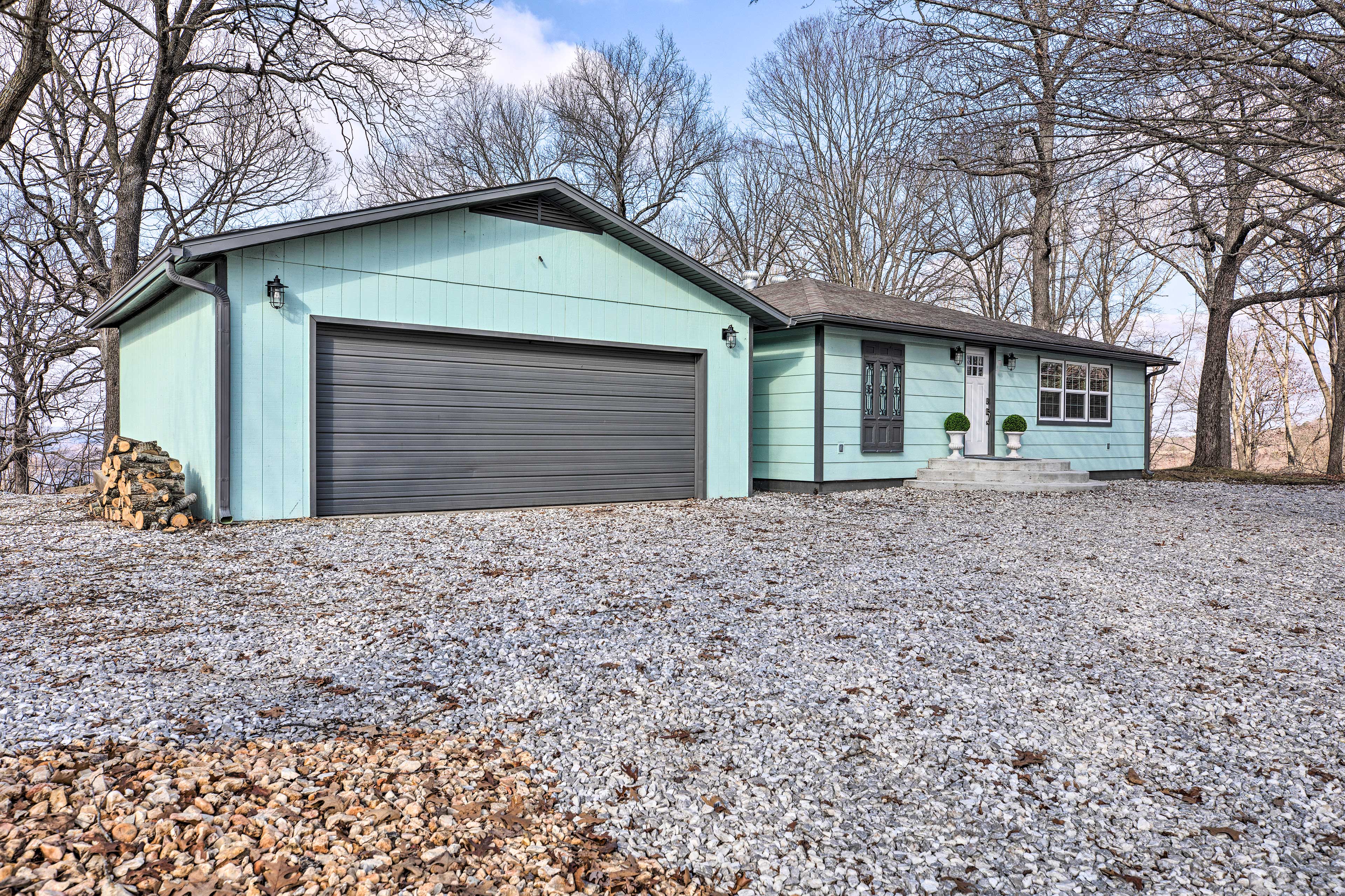 Home Exterior | Driveway (10 Vehicles)