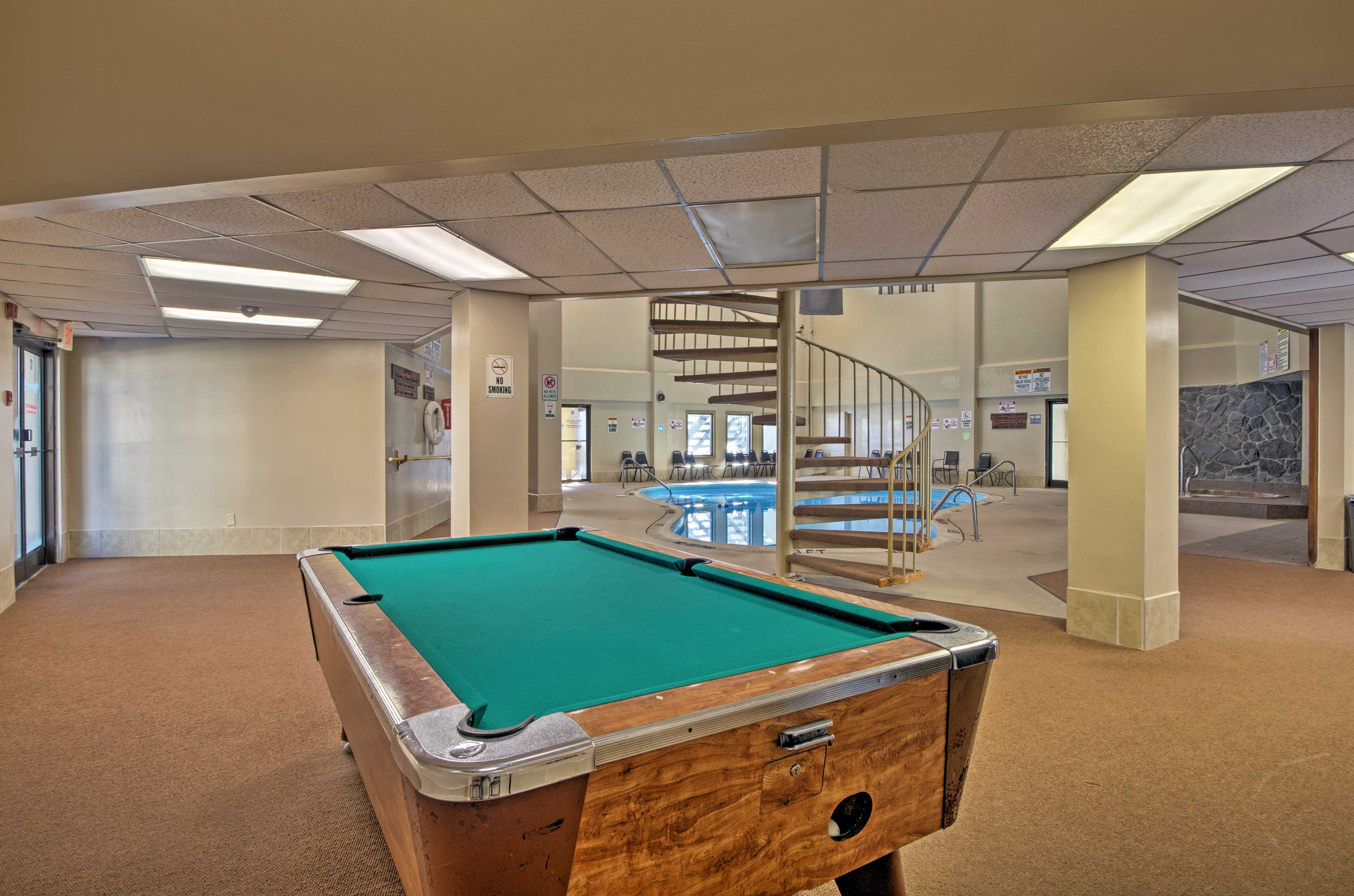 Community Amenities | Pool Table | Ping Pong Table