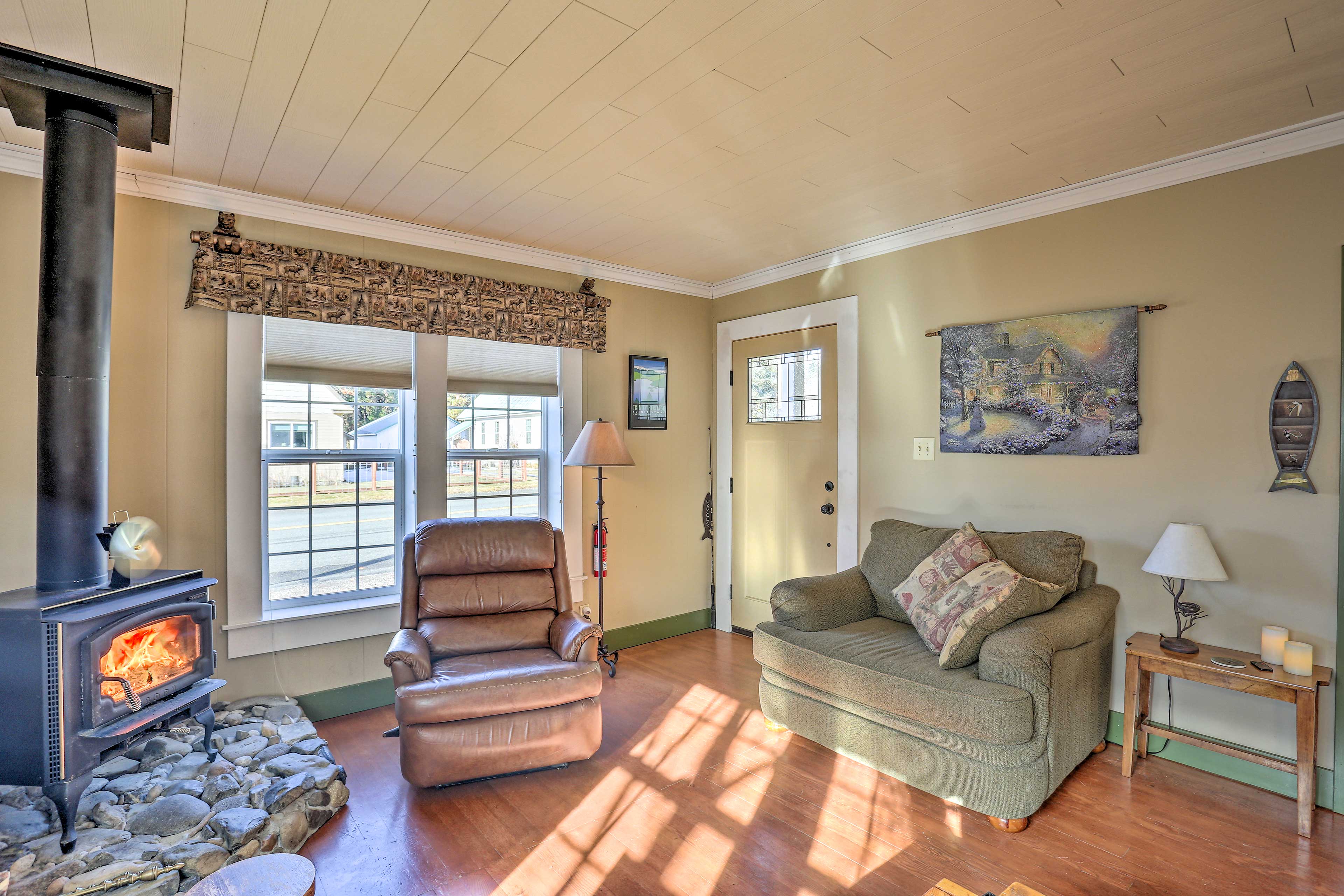 Living Room | Wood-Burning Stove | Gas Heat