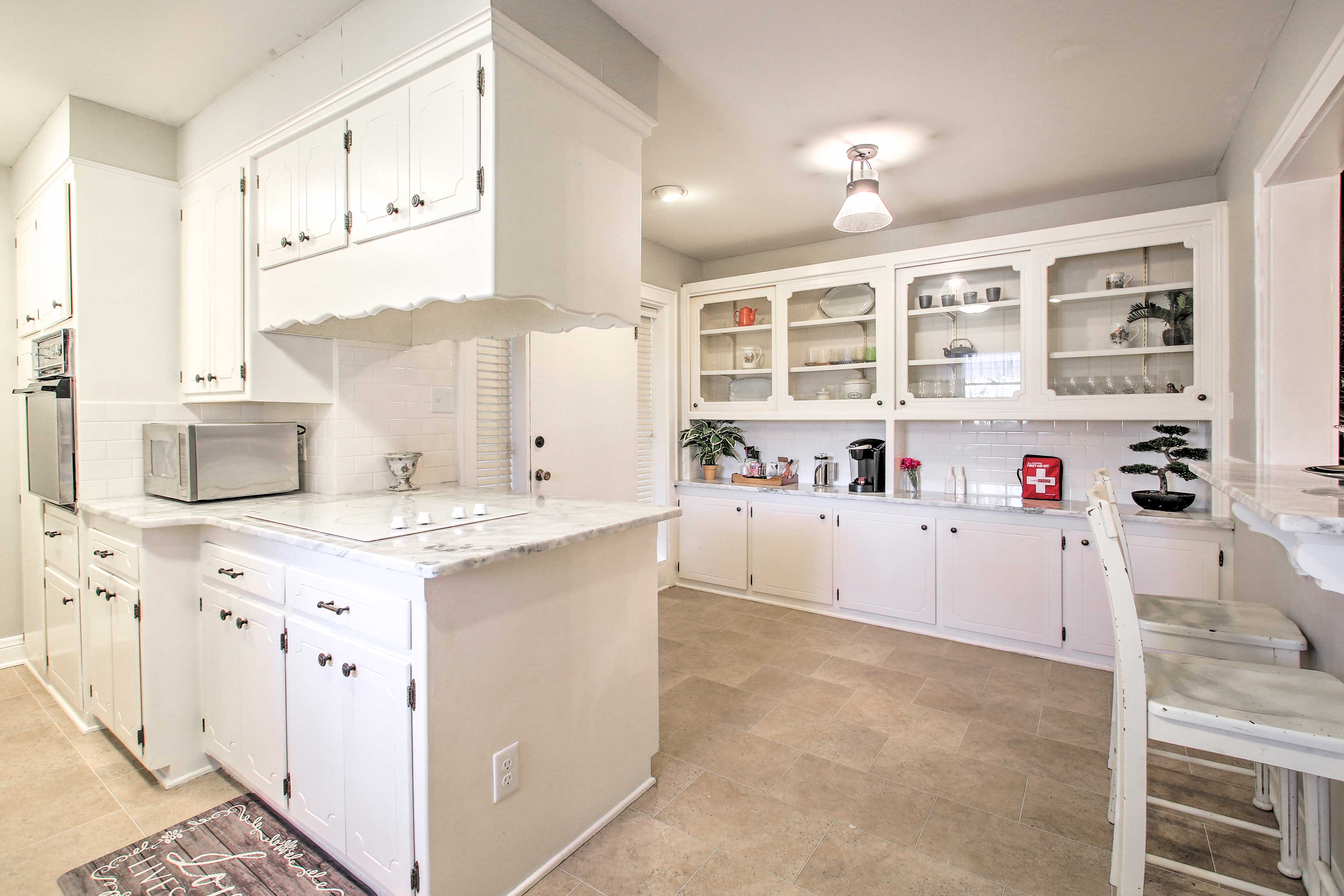 Kitchen | Fully Equipped w/ Cooking Basics