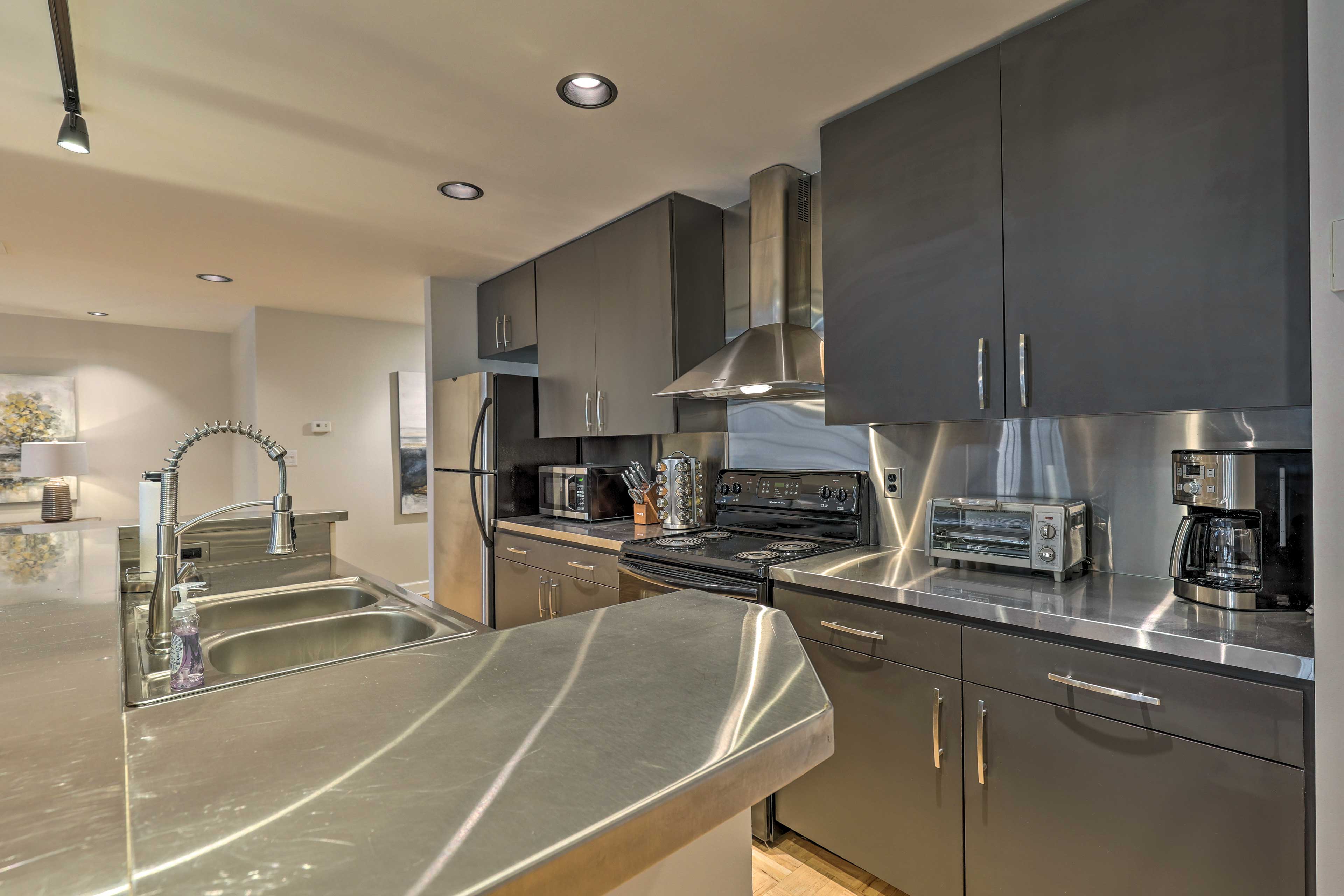 Kitchen | Island w/ Breakfast Bar