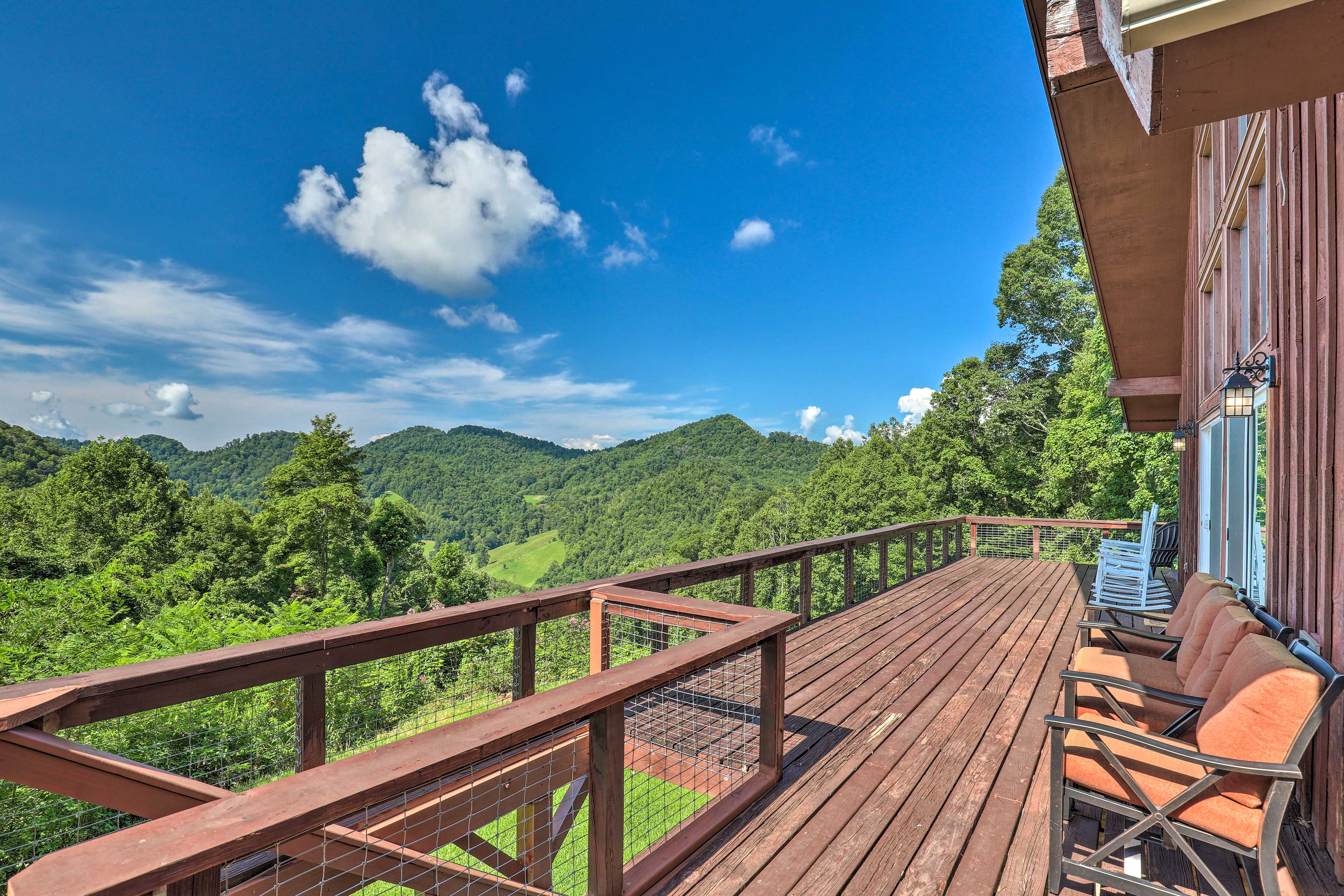 Furnished Deck w/ Seating | Mountain Views