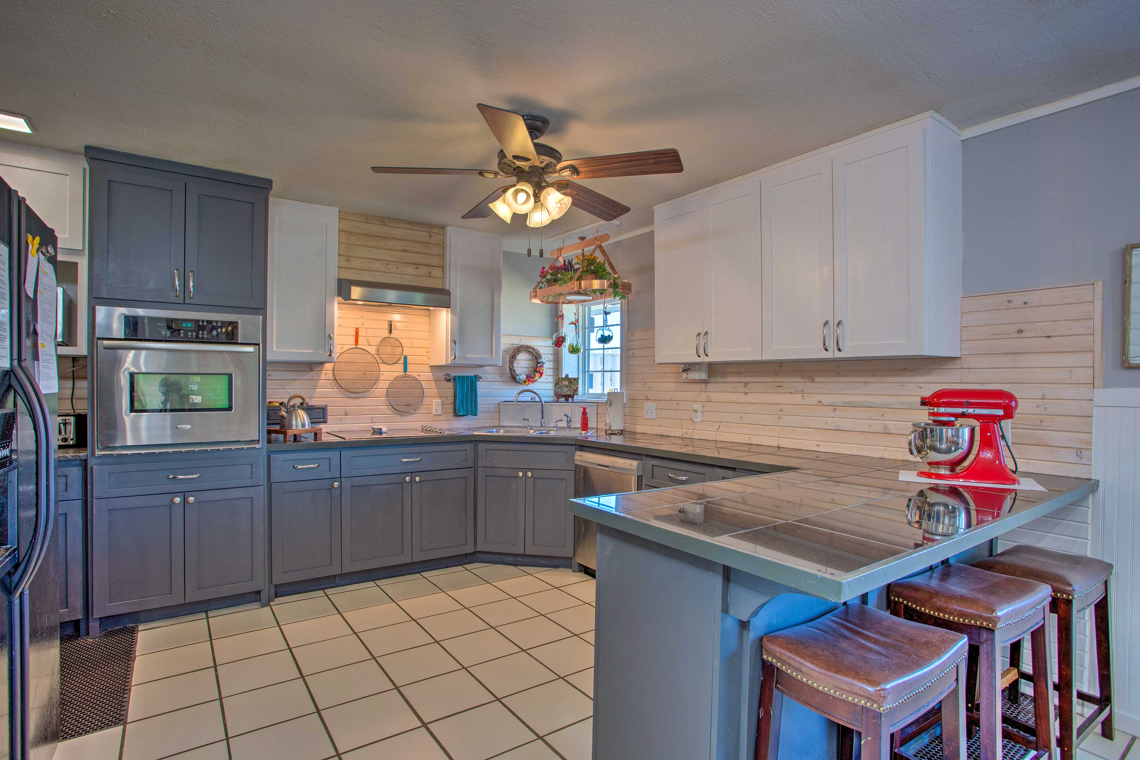 Kitchen | Toaster | Breakfast Bar