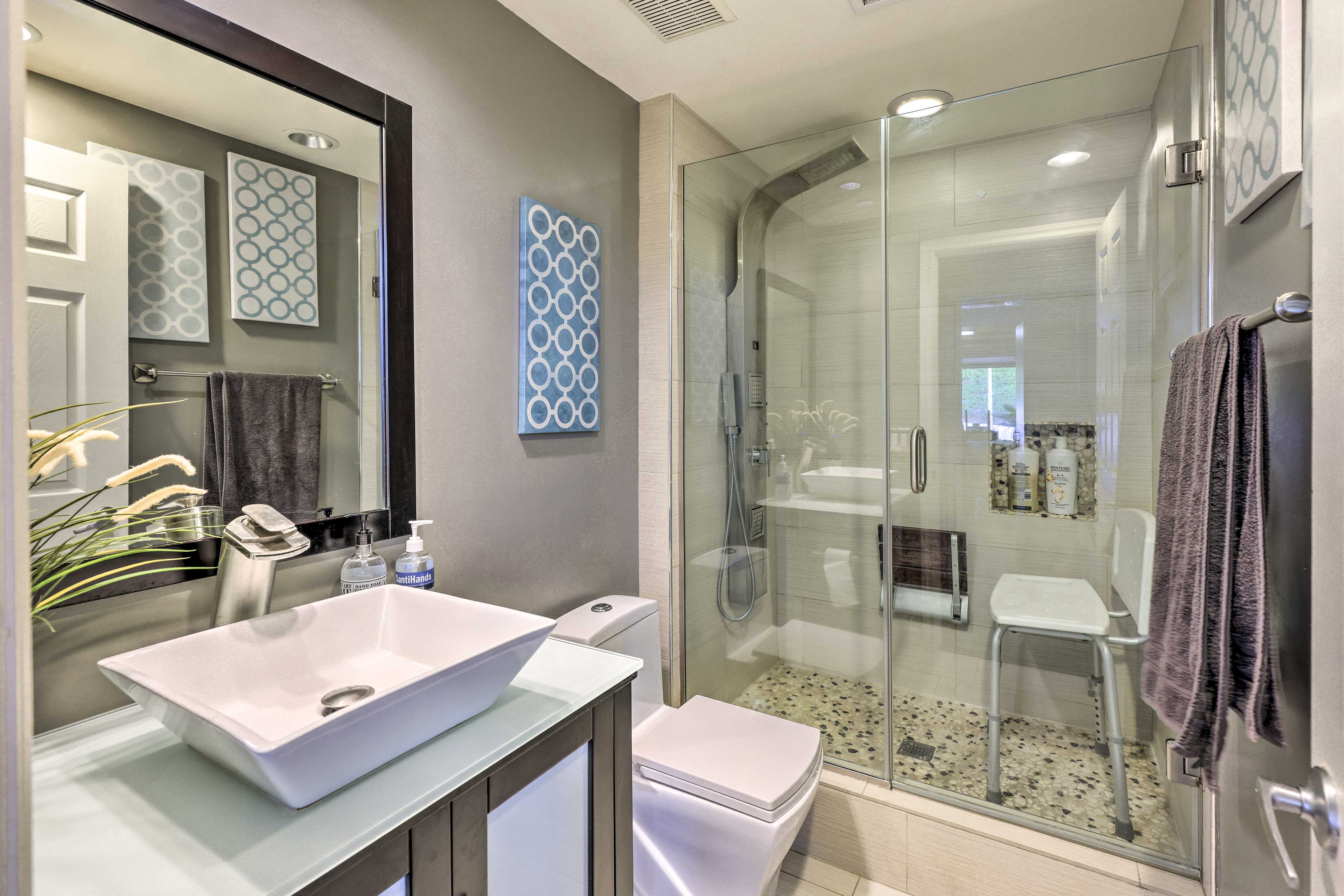 Full Bathroom | Linens & Towels Provided