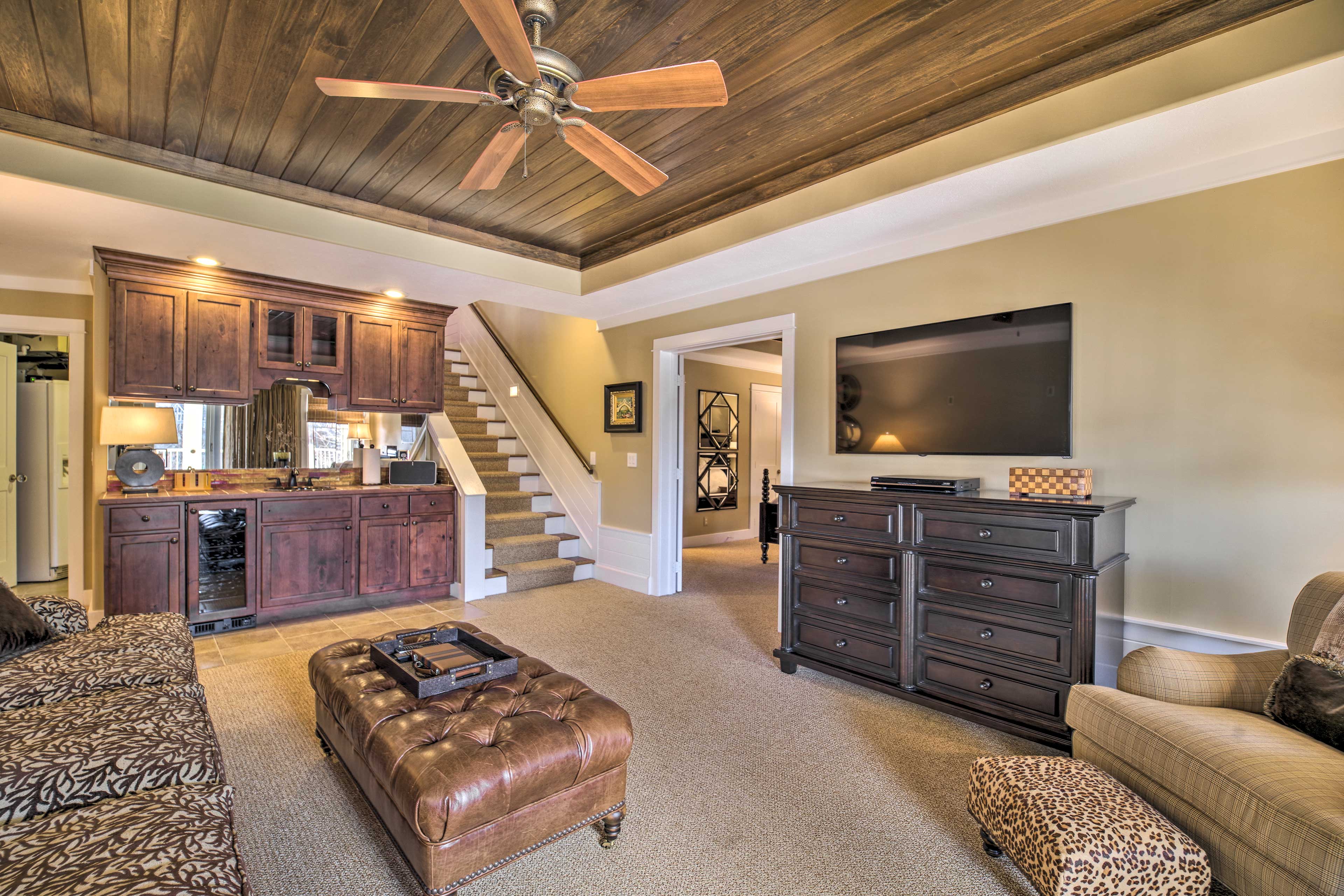 Lower Level | Den | Smart TV | Wet Bar