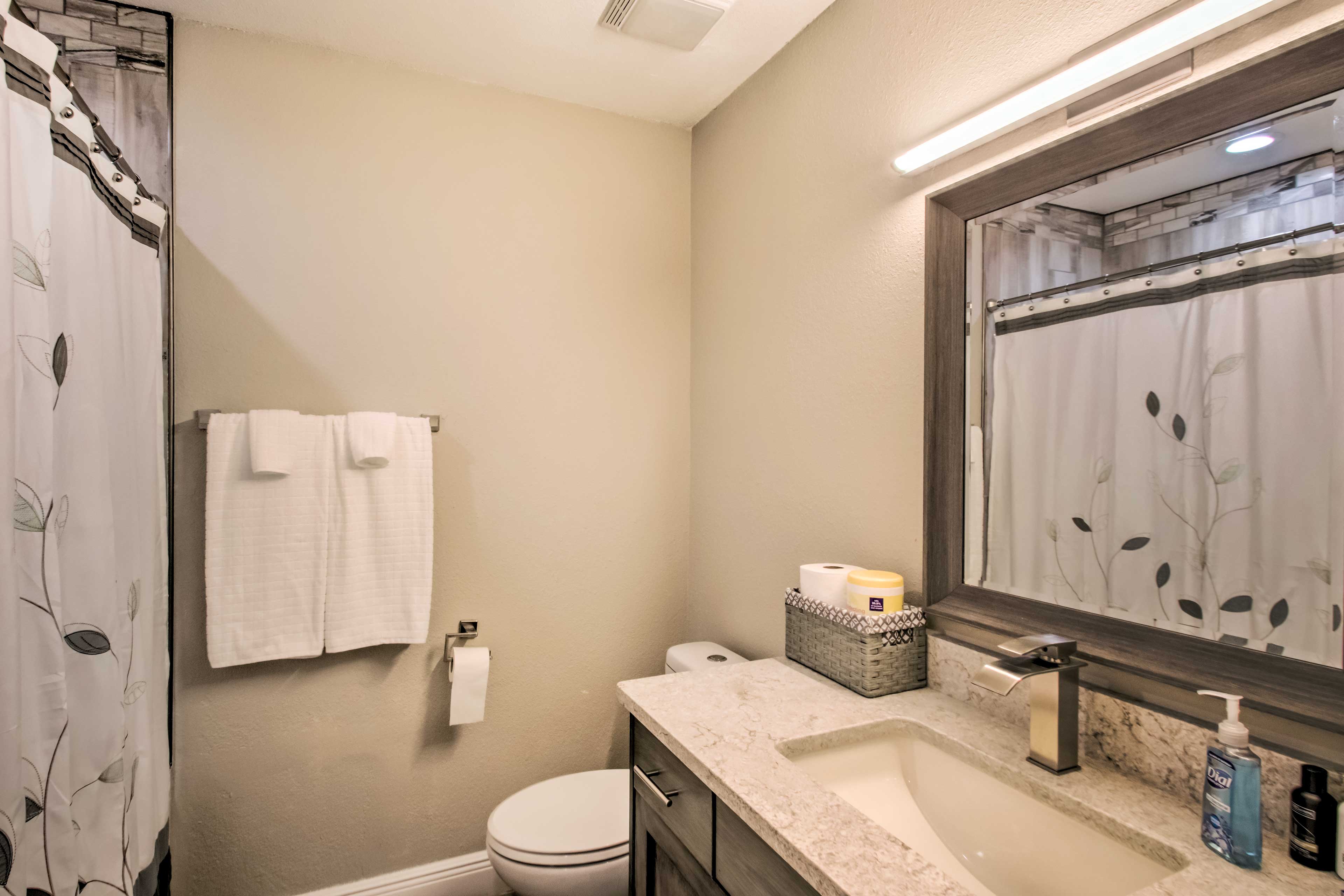 Full Bathroom | Complimentary Toiletries