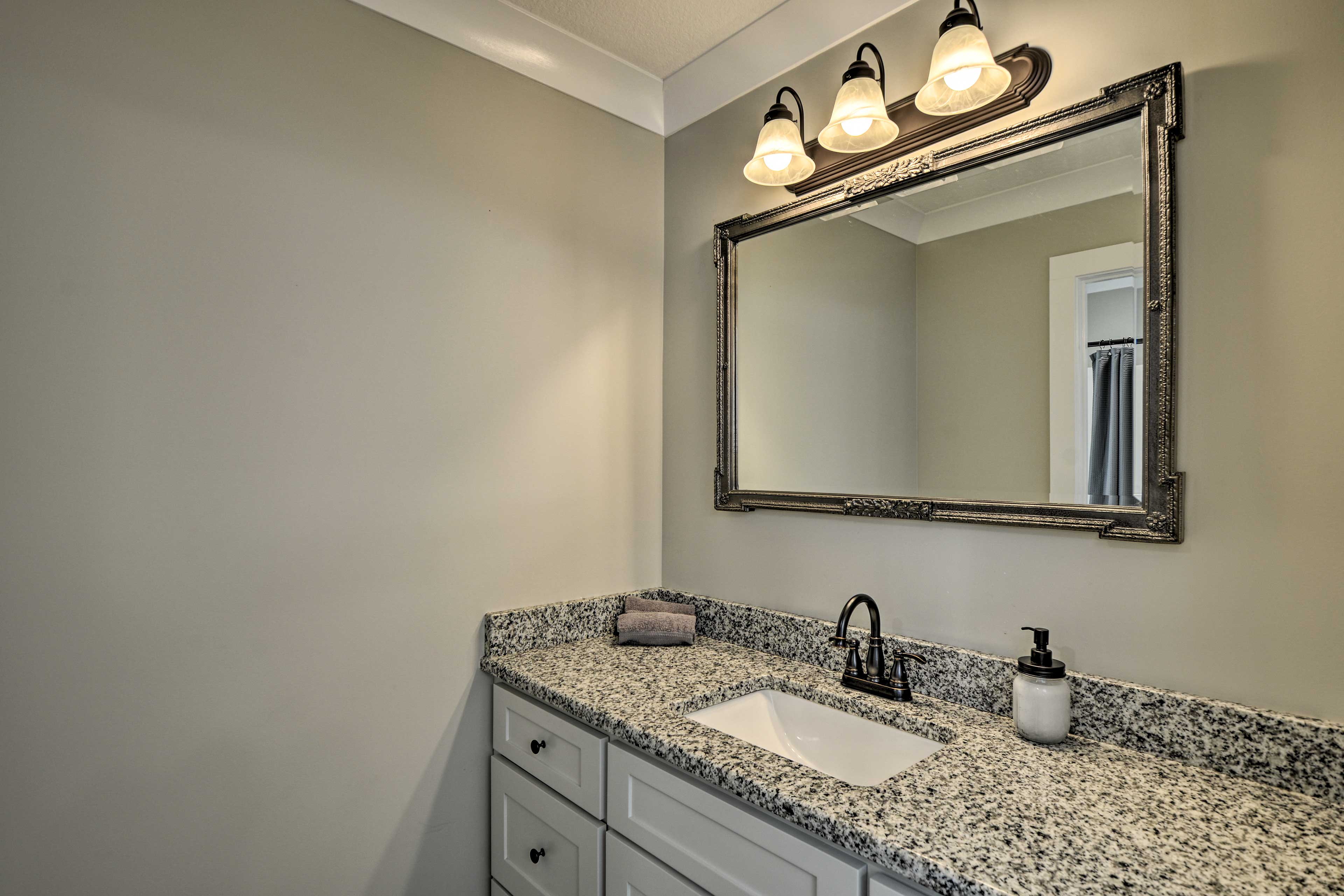 Full Jack-and-Jill Bathroom | Main Level