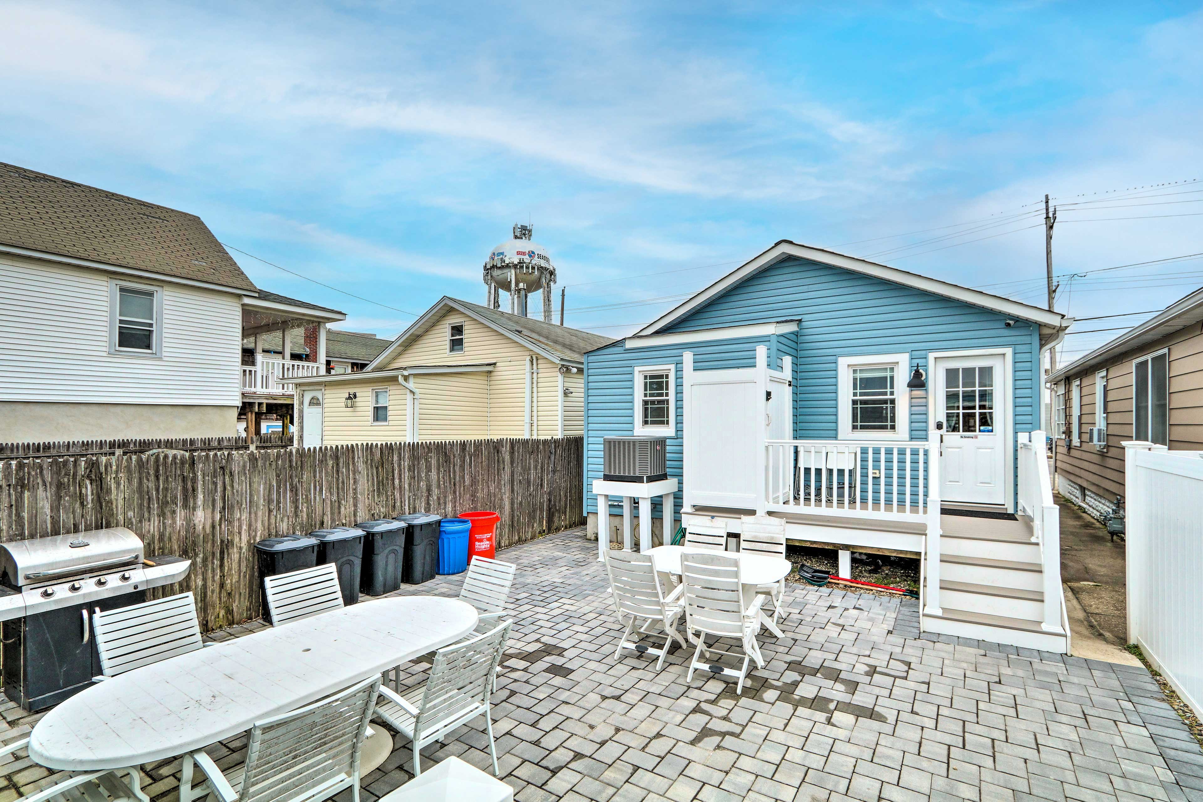 Back Patio | Shared Access | Gas Grill | Outdoor Shower